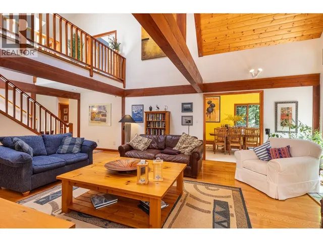 1484 HENDERSON AVENUE, Roberts Creek 5