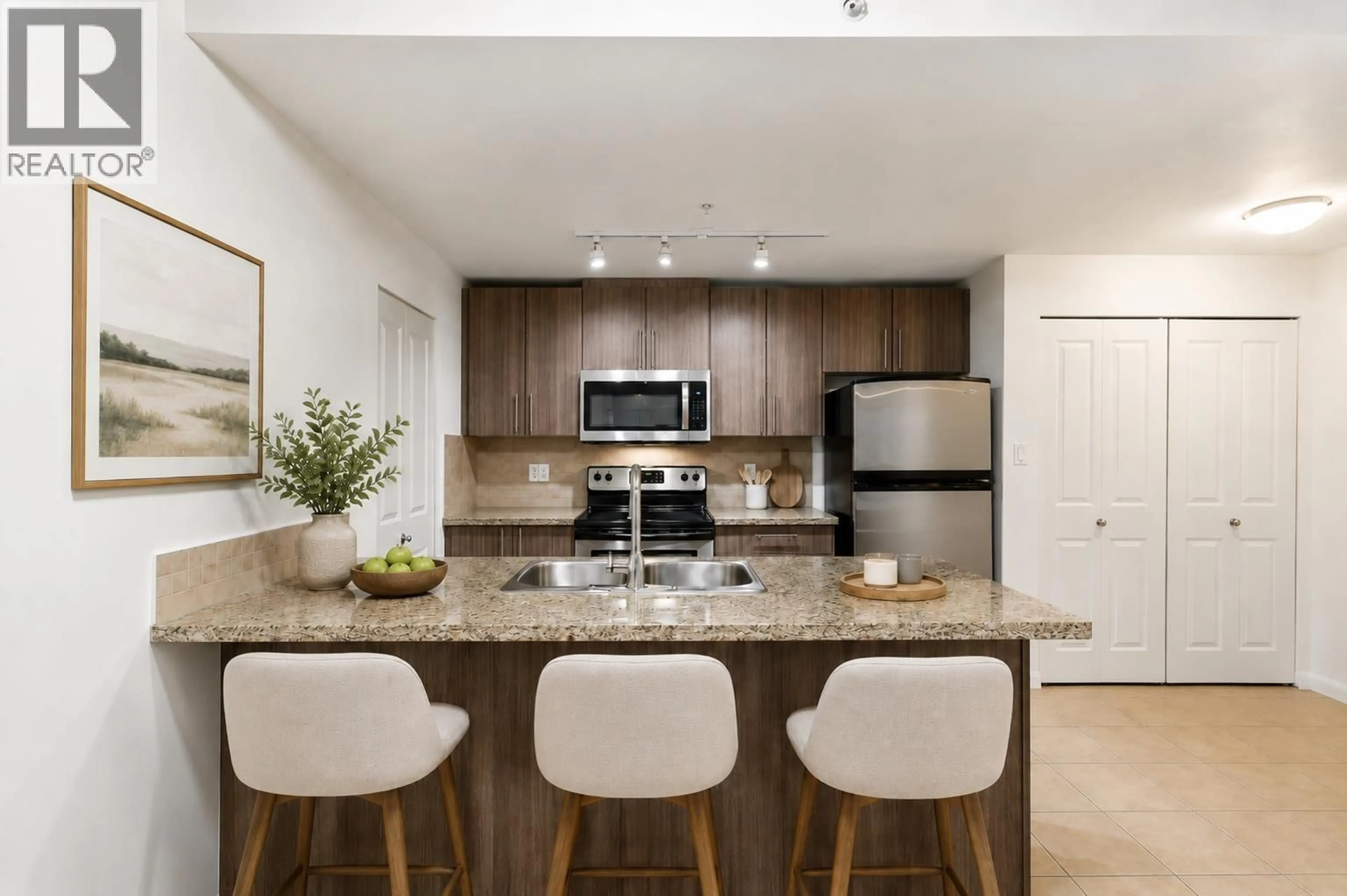 Open concept kitchen, unknown for 1005 - 898 CARNARVON STREET, New Westminster British Columbia V3M0C3