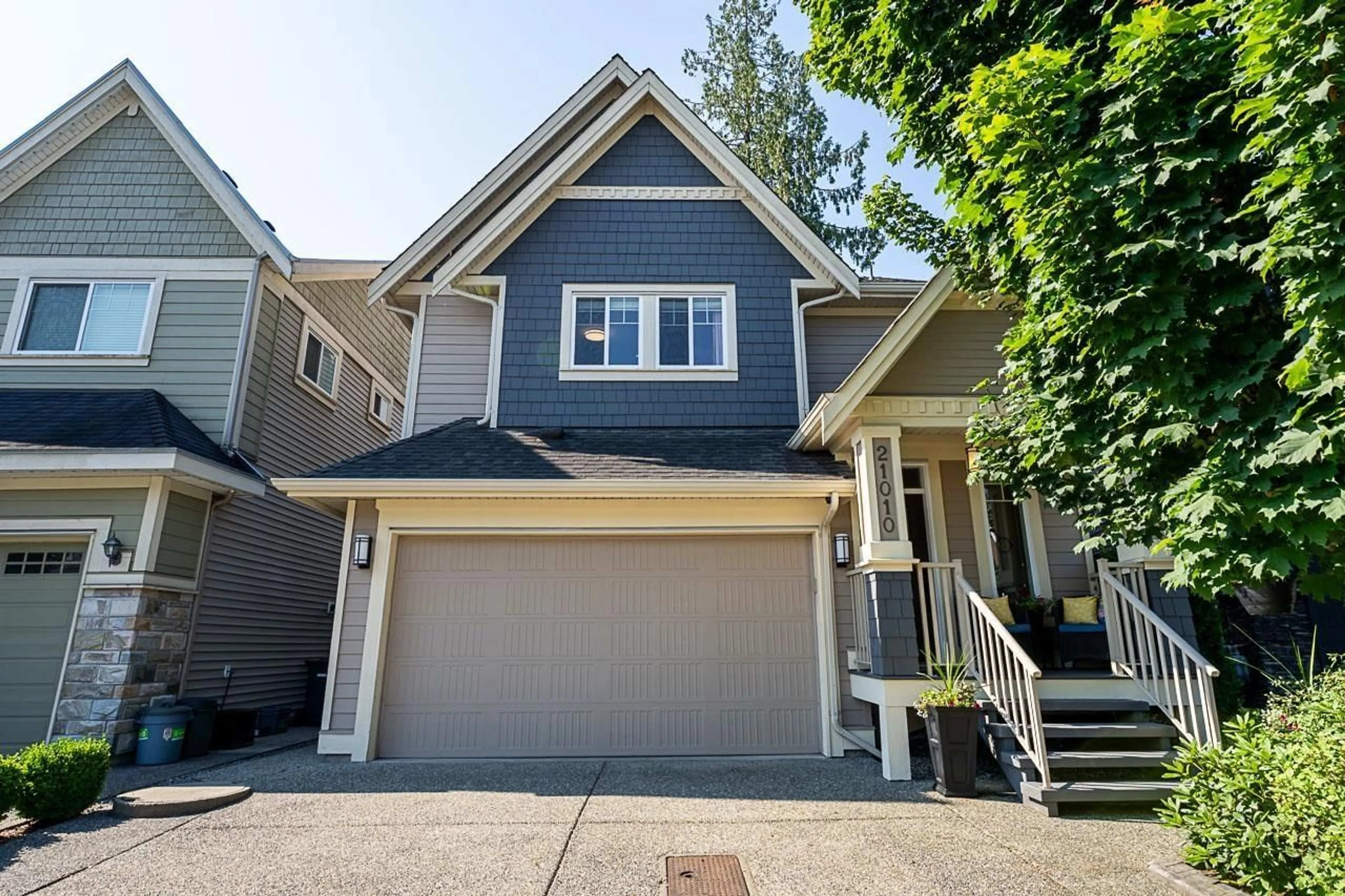 Home with vinyl exterior material, street for 21010 76A AVENUE, Langley British Columbia V2Y0L1