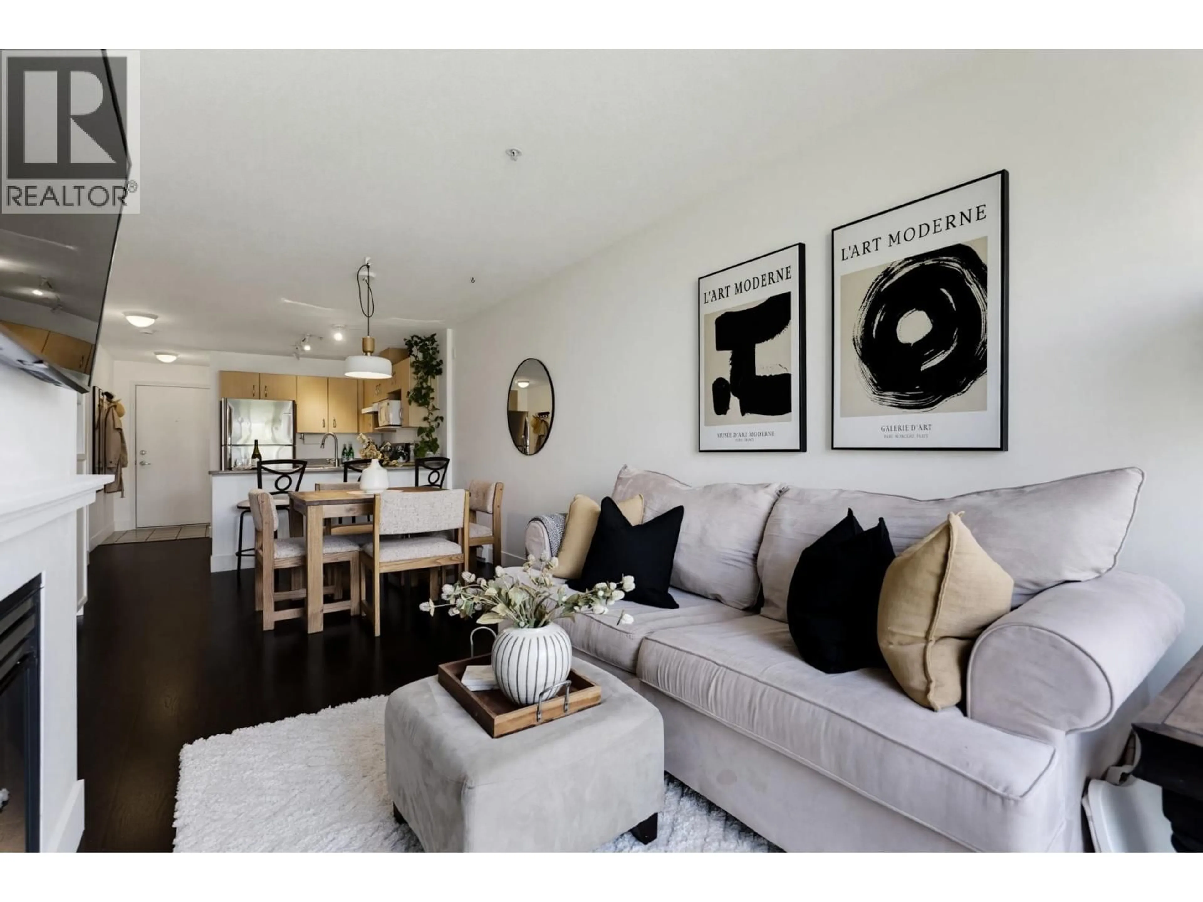 Living room with furniture, unknown for 323 - 332 LONSDALE AVENUE, North Vancouver British Columbia V7M3M5