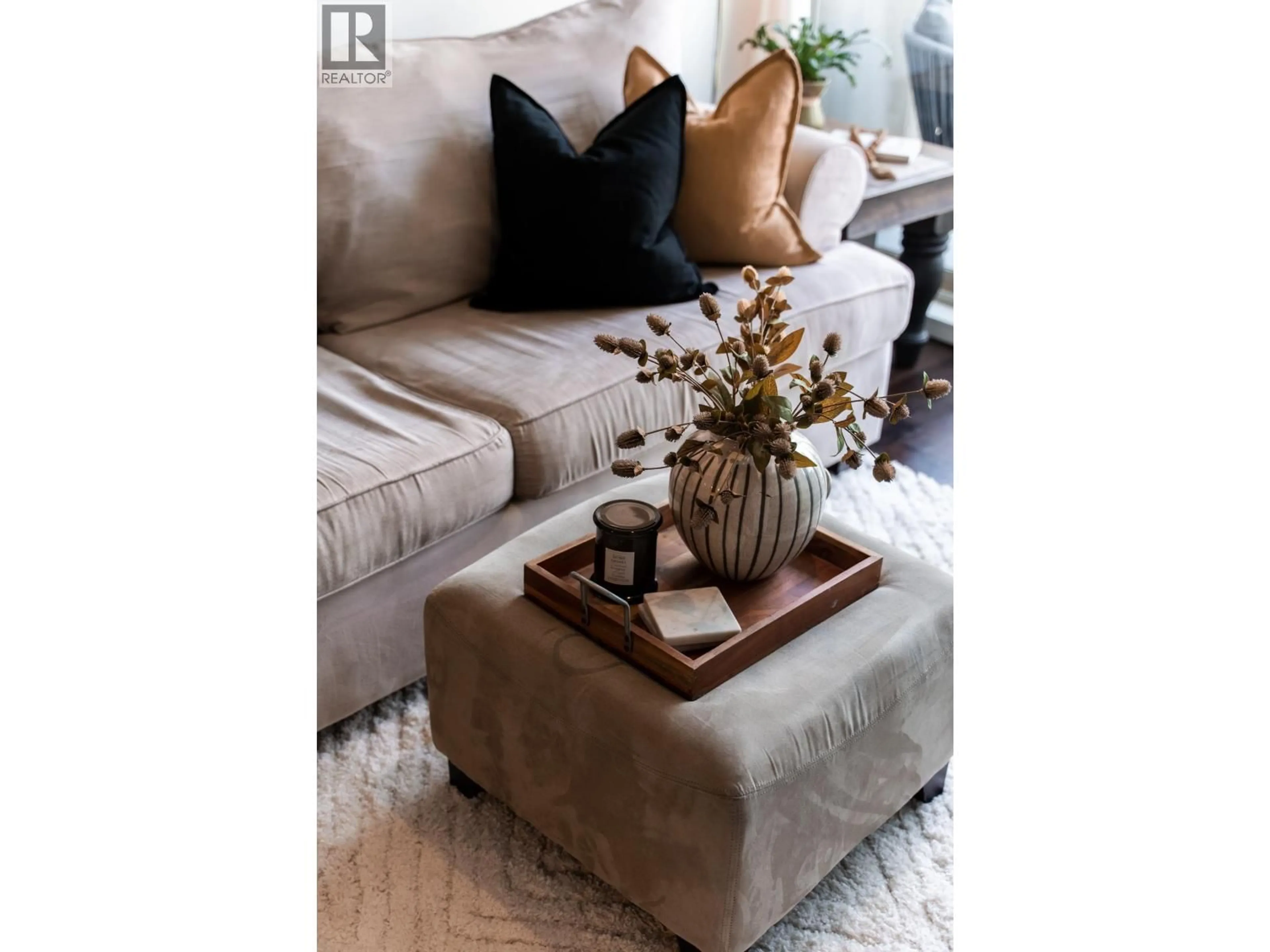 Living room with furniture, unknown for 323 - 332 LONSDALE AVENUE, North Vancouver British Columbia V7M3M5