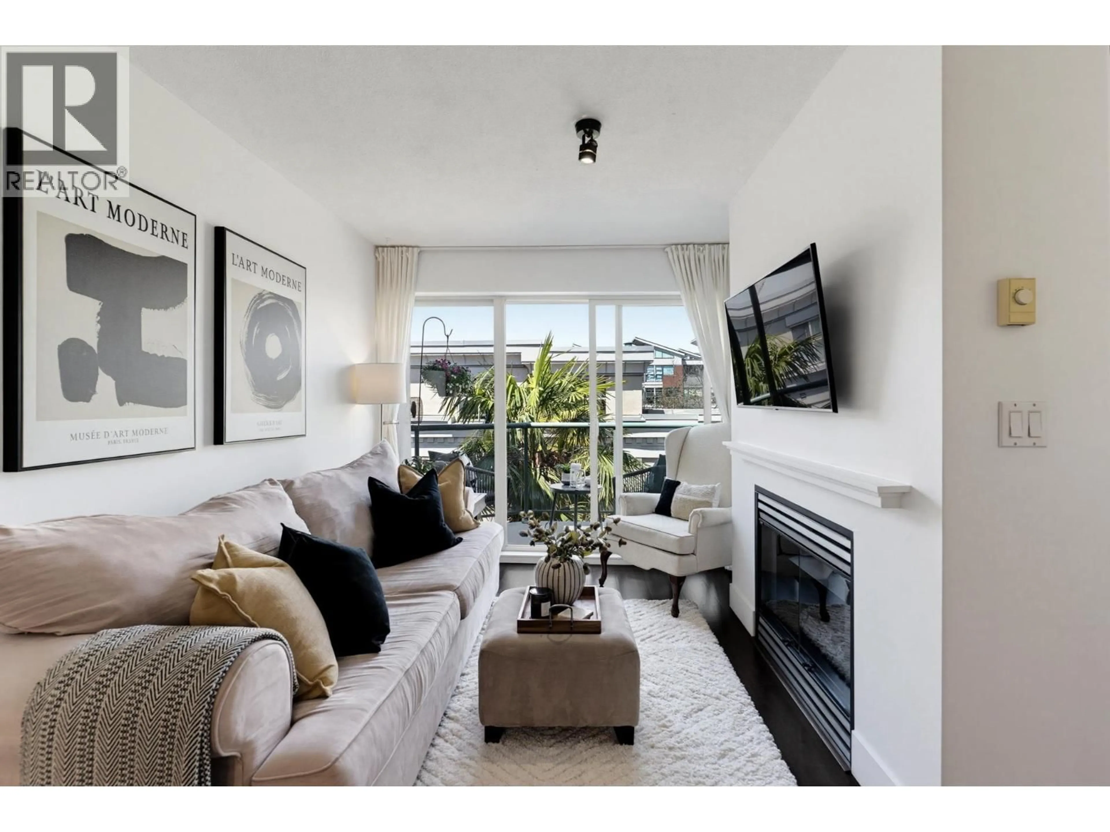 Living room with furniture, unknown for 323 - 332 LONSDALE AVENUE, North Vancouver British Columbia V7M3M5