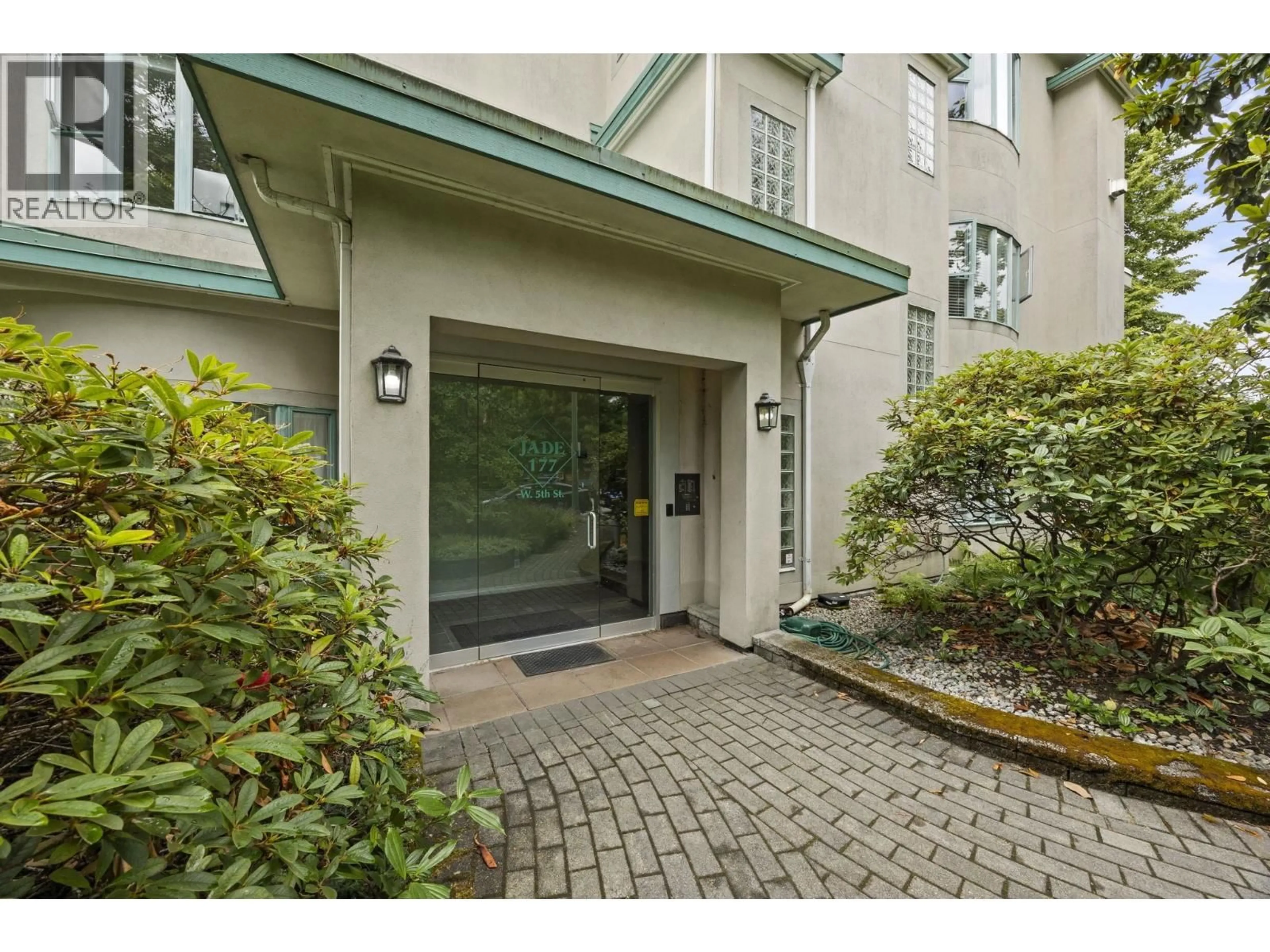 Indoor foyer for 104 - 177 5TH STREET, North Vancouver British Columbia V7M1J6
