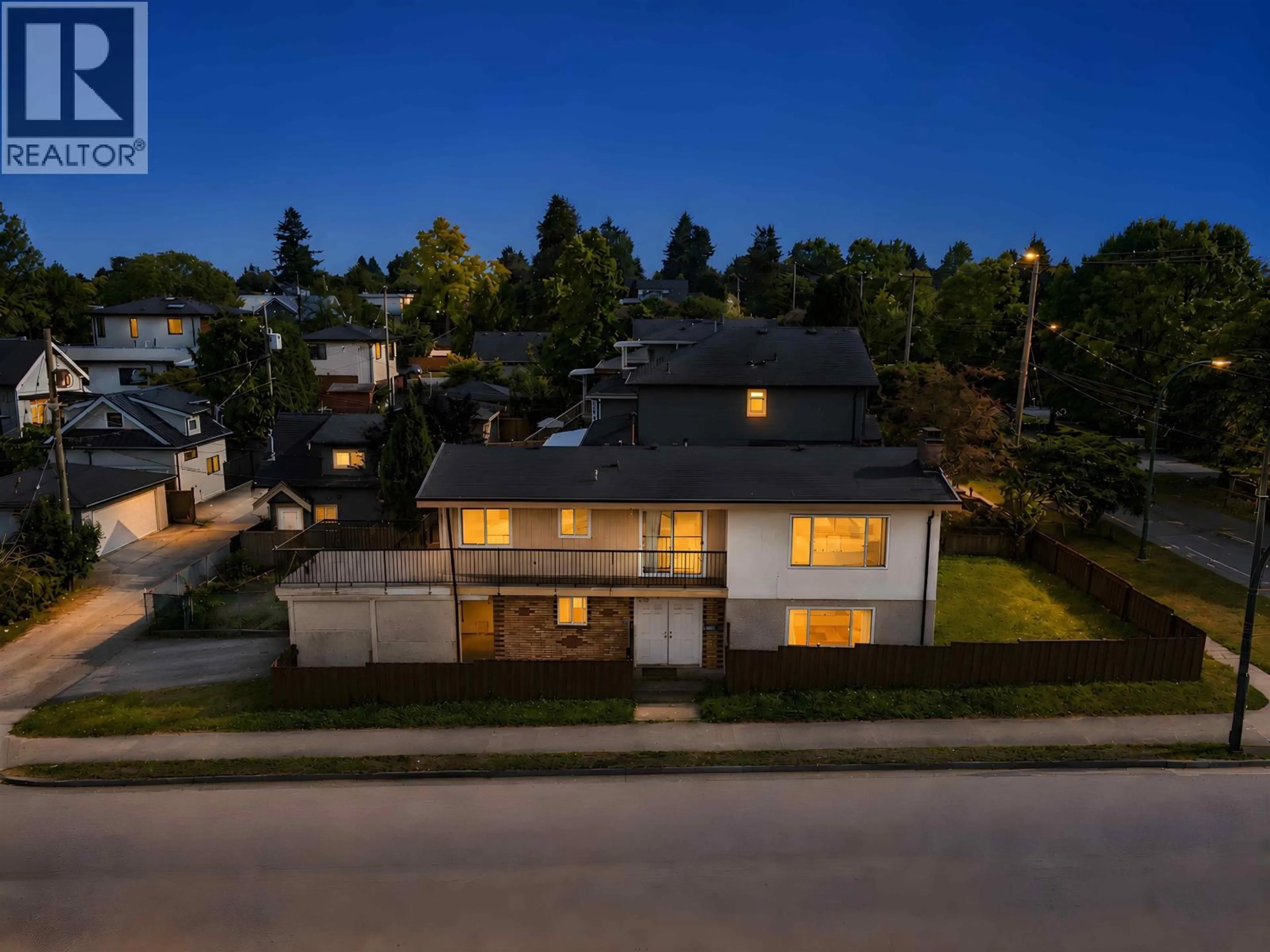 A pic from outside/outdoor area/front of a property/back of a property/a pic from drone, street for 1020 KING EDWARD AVENUE, Vancouver British Columbia V5V2E9