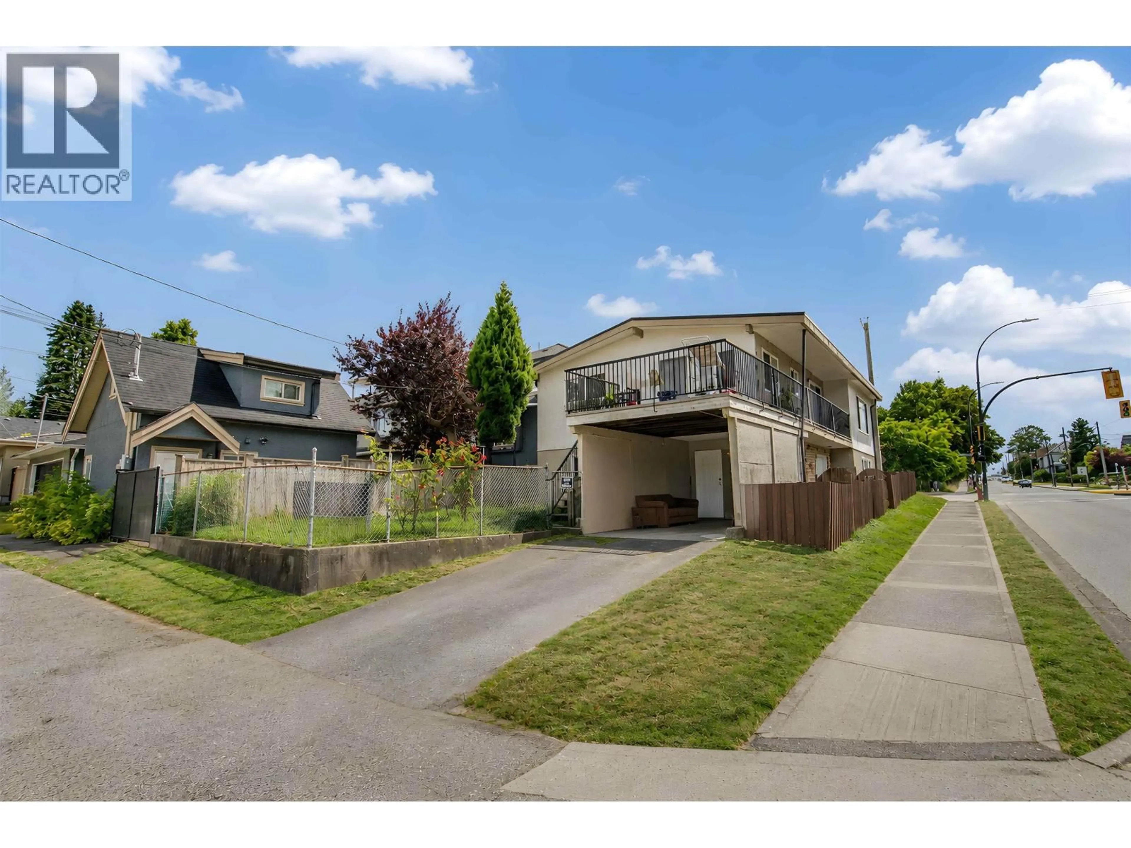 A pic from outside/outdoor area/front of a property/back of a property/a pic from drone, street for 1020 KING EDWARD AVENUE, Vancouver British Columbia V5V2E9