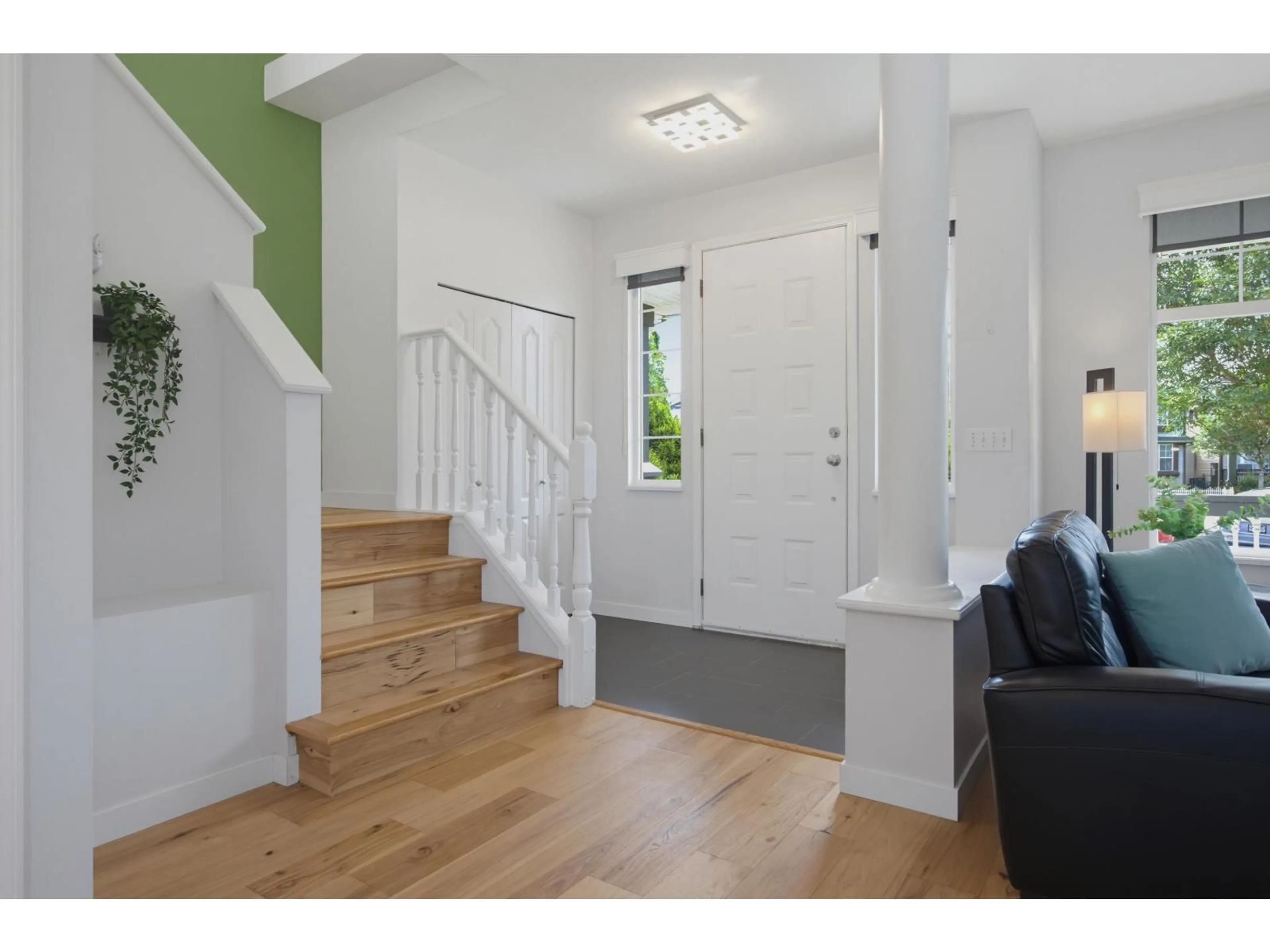 Indoor entryway for 18503 64B AVENUE, Surrey British Columbia V3S8S8