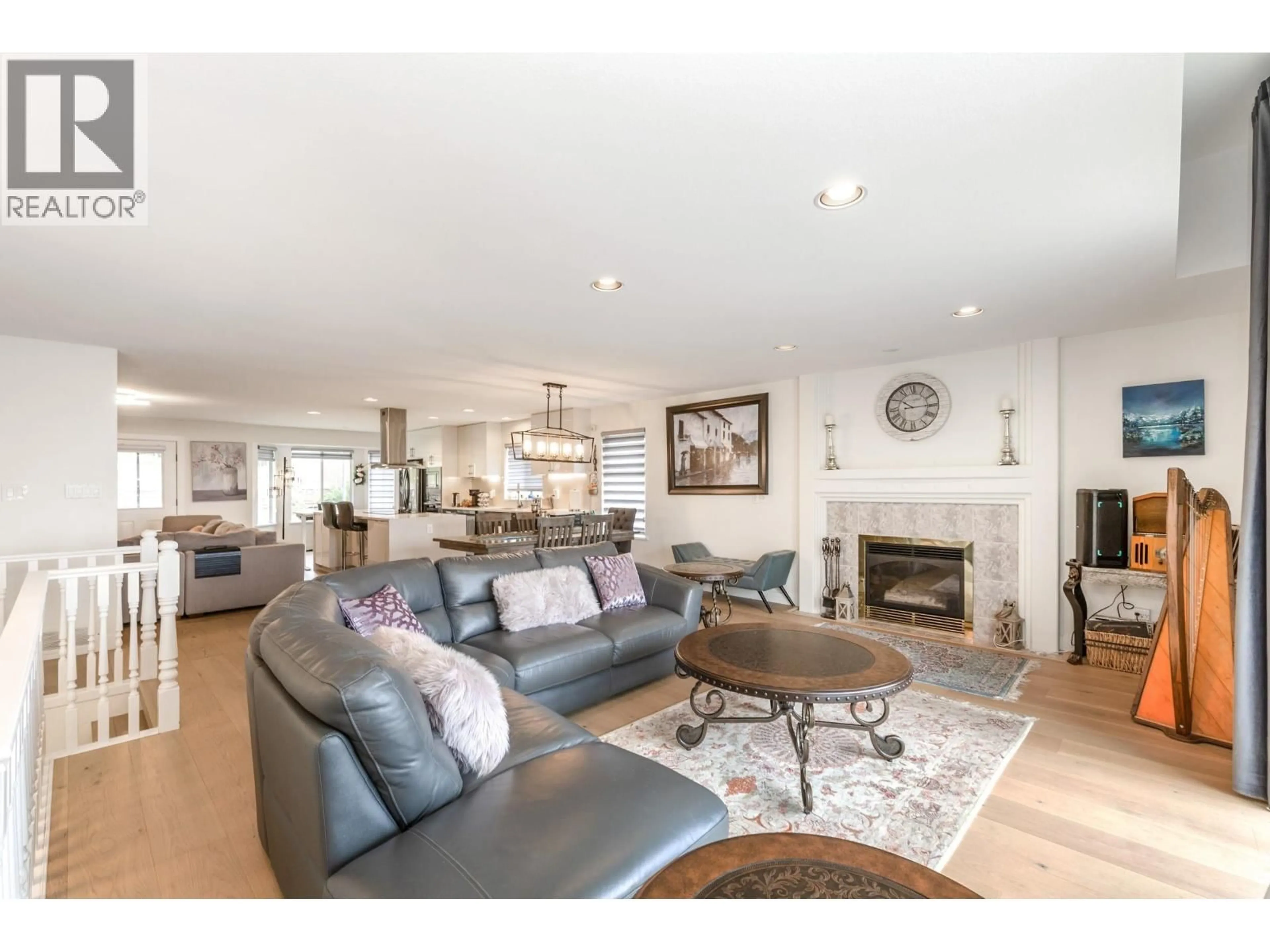 Living room with furniture, wood/laminate floor for 2635 PANORAMA DRIVE, Coquitlam British Columbia V3E2W1