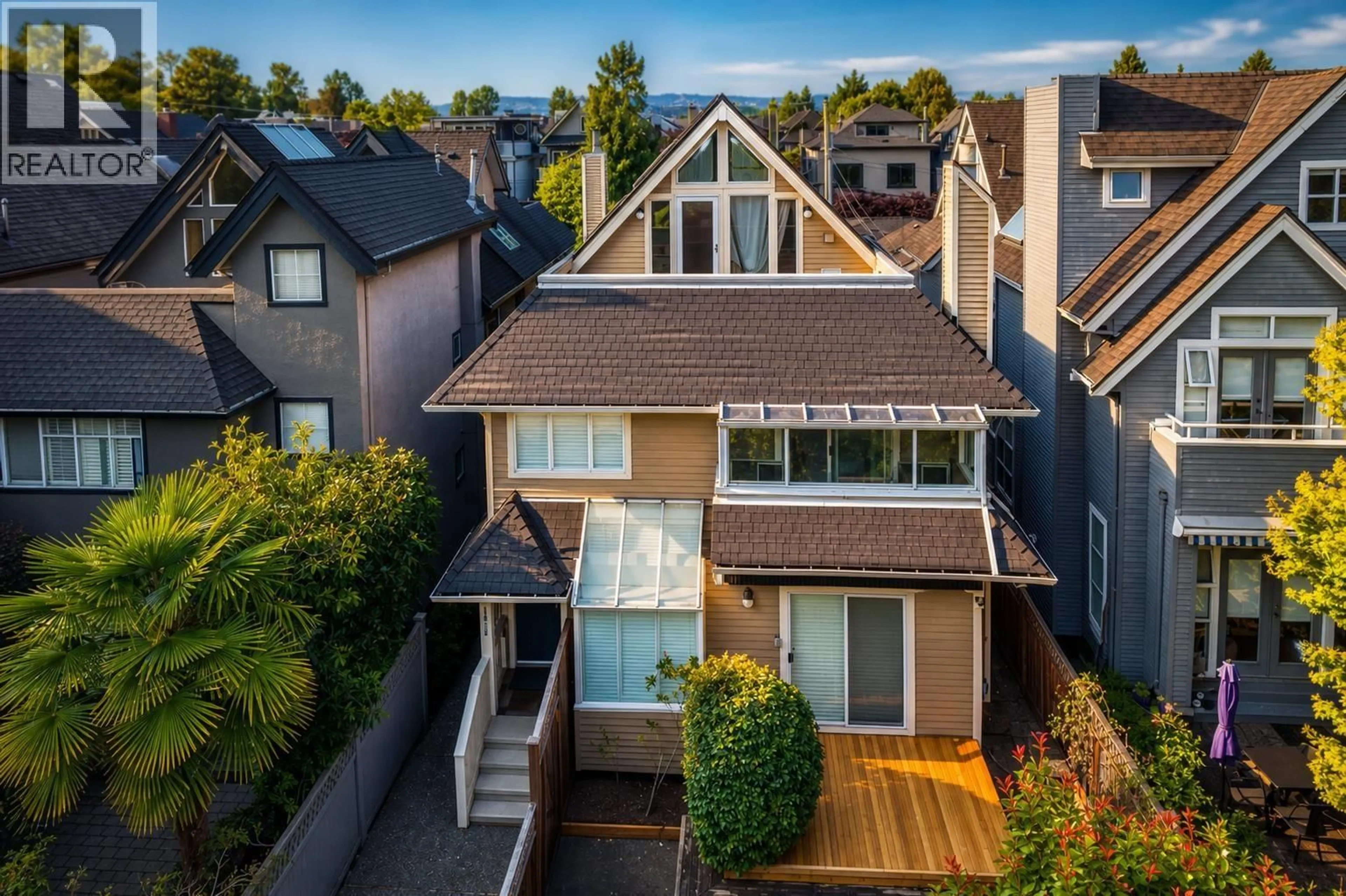 A pic from outside/outdoor area/front of a property/back of a property/a pic from drone, street for 1921 CREELMAN AVENUE, Vancouver British Columbia V6J1B8