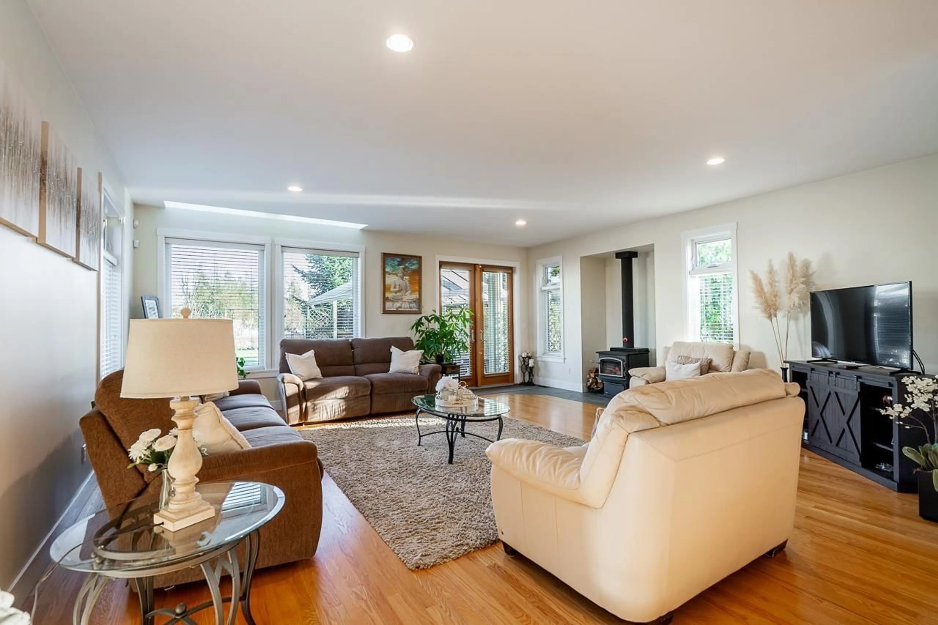 Living room with furniture, unknown for 3302 168 STREET, Surrey British Columbia V3Z1E4
