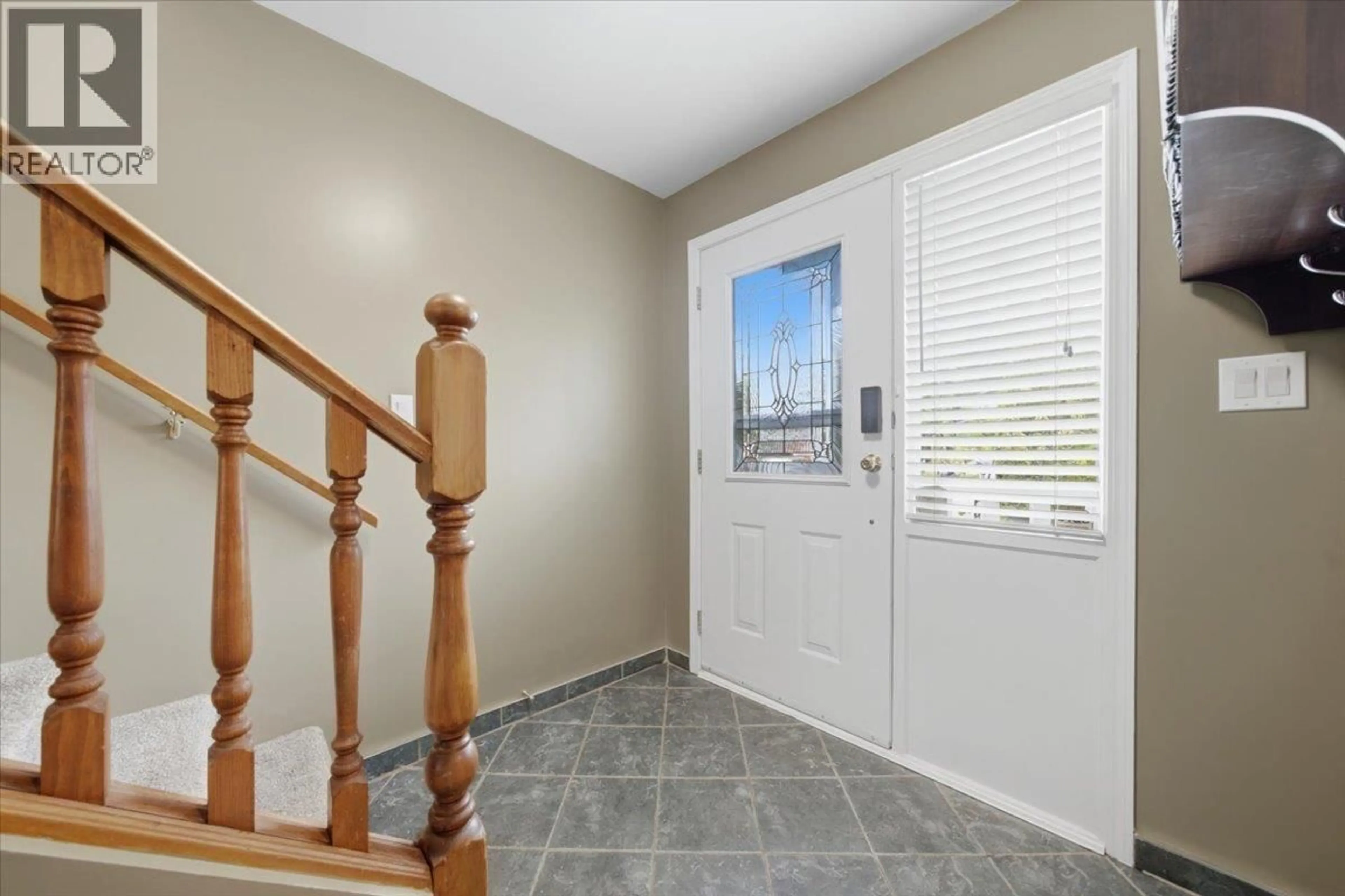 Indoor entryway for 18839 FORD ROAD, Pitt Meadows British Columbia V3Y2K5