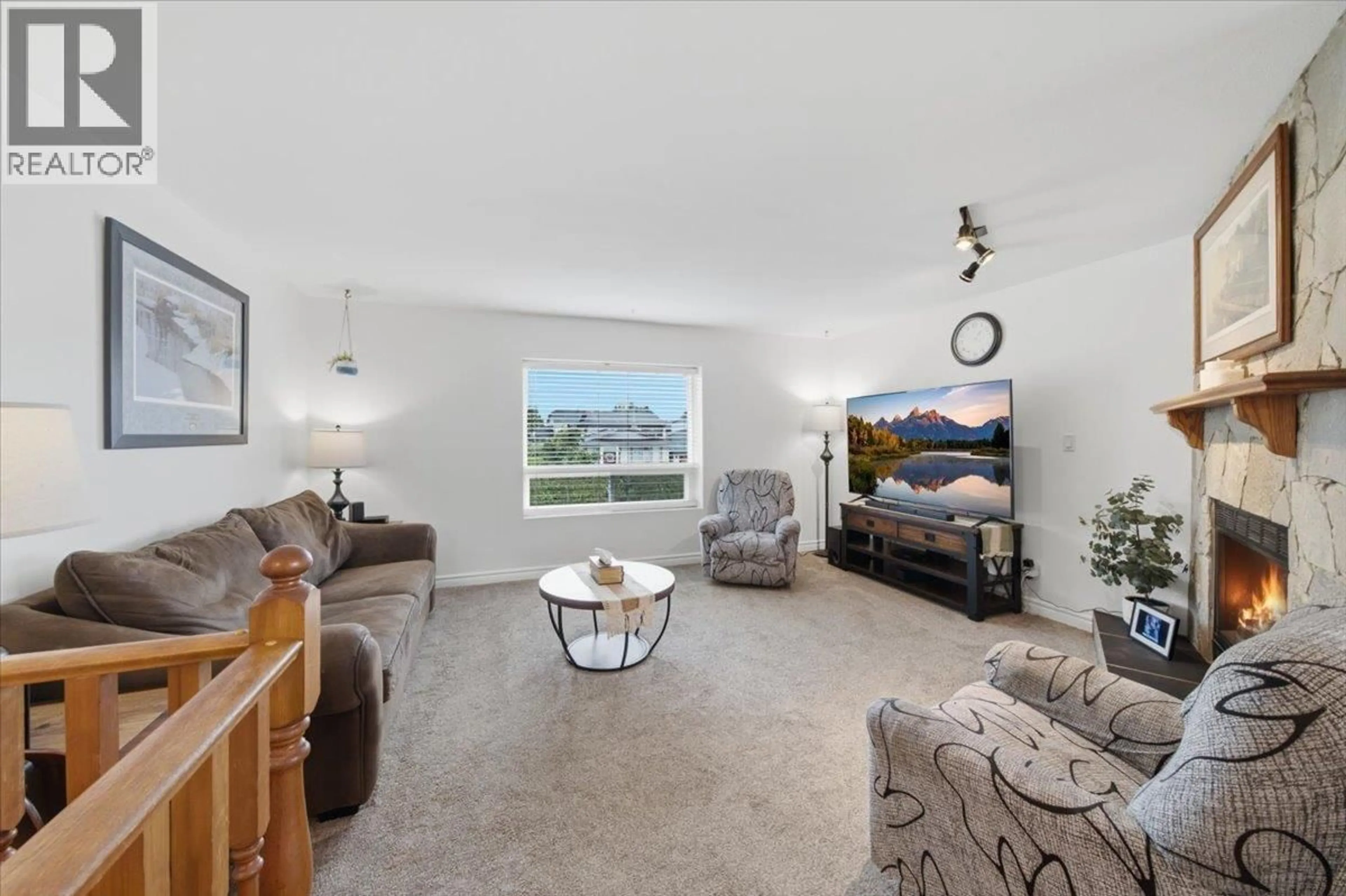 Living room with furniture, unknown for 18839 FORD ROAD, Pitt Meadows British Columbia V3Y2K5