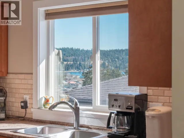 5878 MEDUSA STREET, Sechelt 2