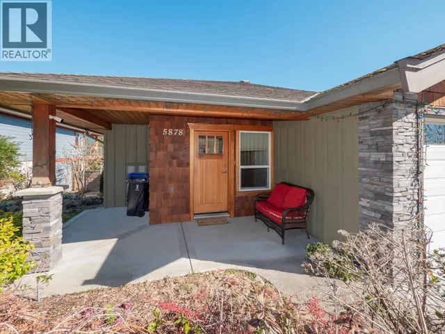 5878 MEDUSA STREET, Sechelt 3