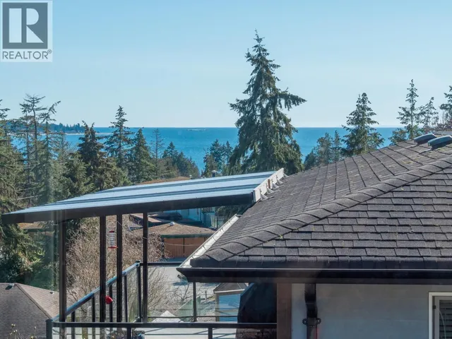 5878 MEDUSA STREET, Sechelt 4