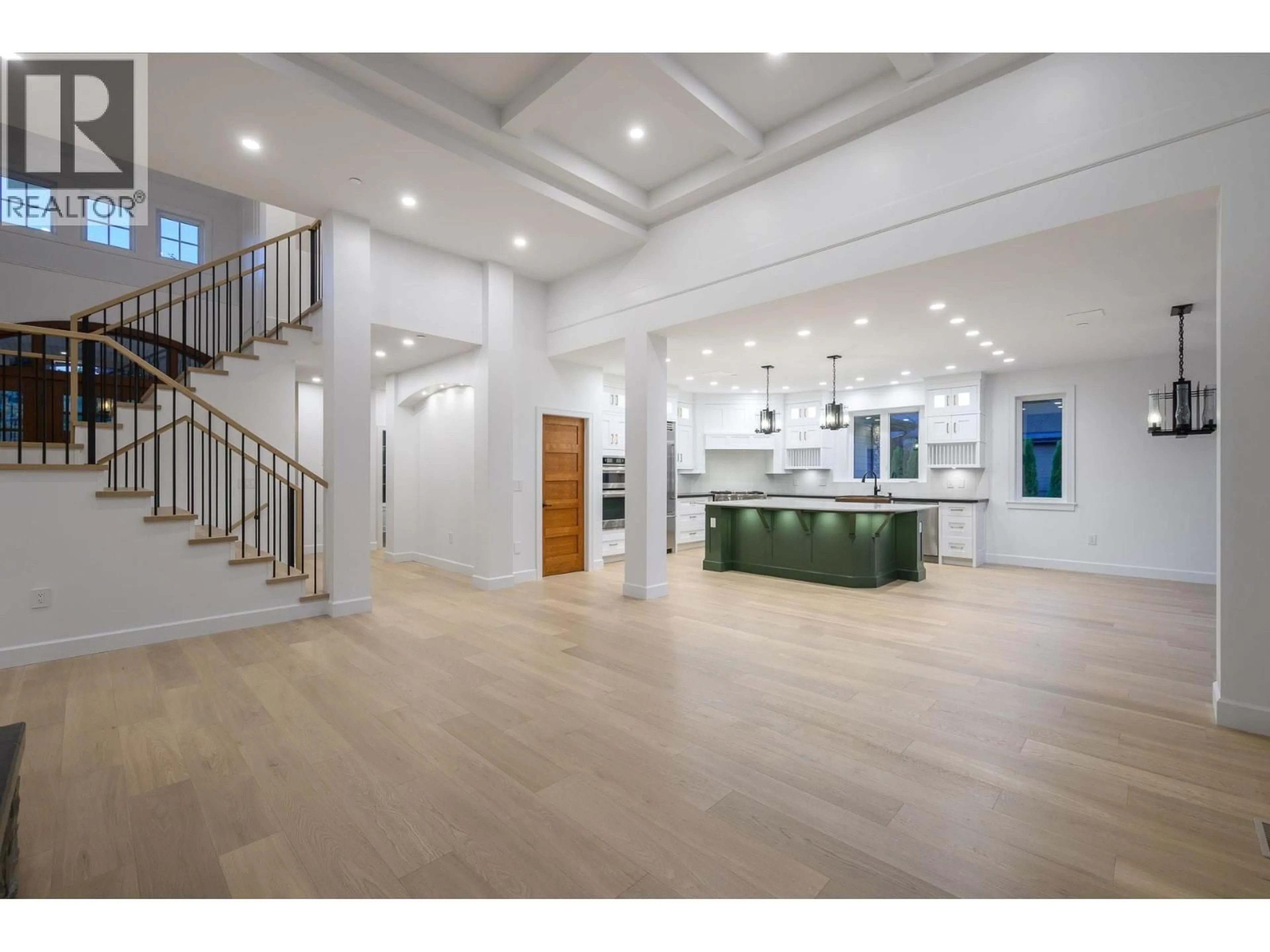 Indoor foyer for 26540 124 AVENUE, Maple Ridge British Columbia V2W0E2