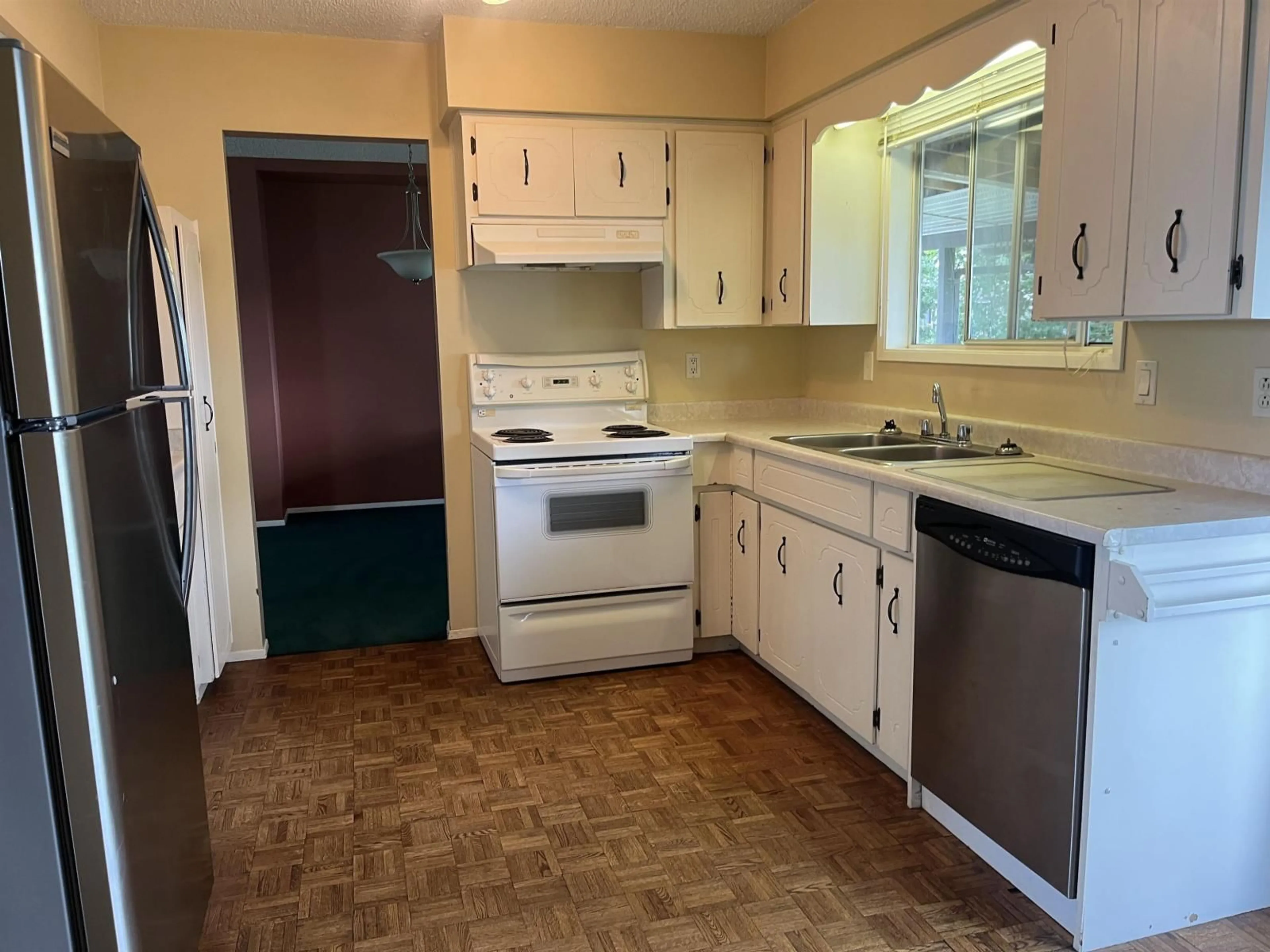 Standard kitchen, unknown for 6487 DAYTON DRIVE, Chilliwack British Columbia V2R1V2