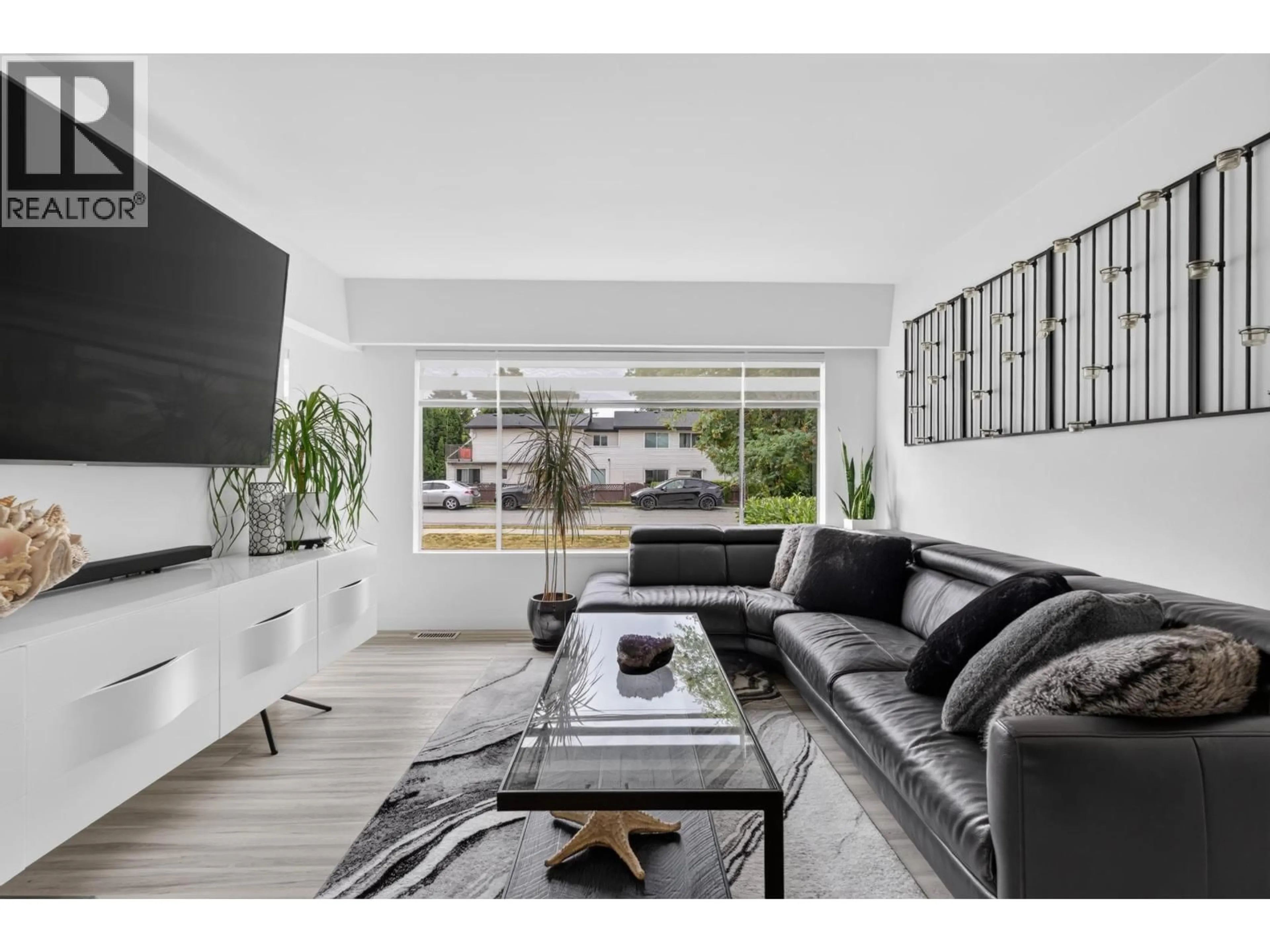 Living room with furniture, unknown for 2141 FRASER AVENUE, Port Coquitlam British Columbia V3B1N7