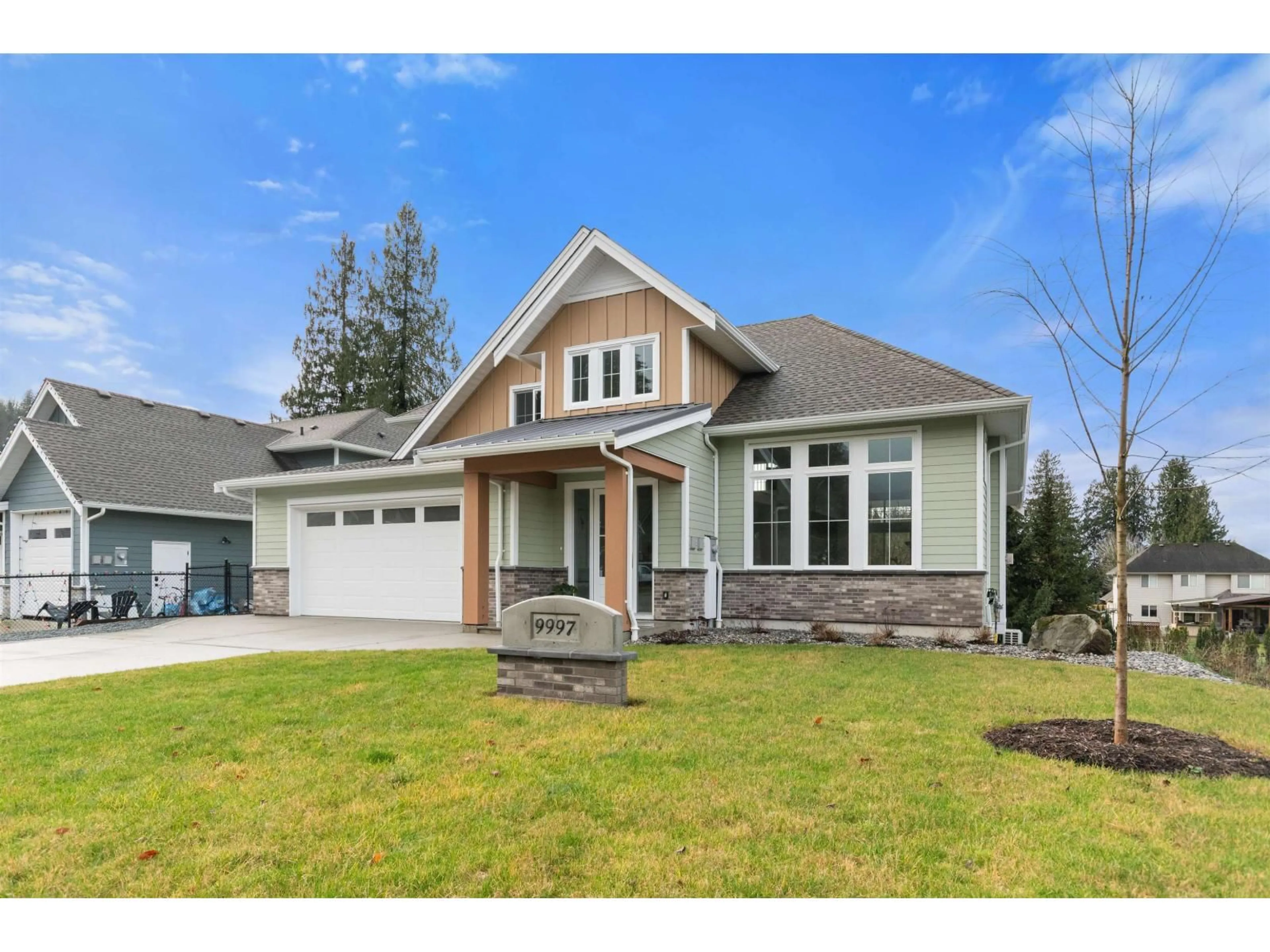 Home with vinyl exterior material, street for 9997 MAGNOLIA PLACE, Chilliwack British Columbia V0X1X1