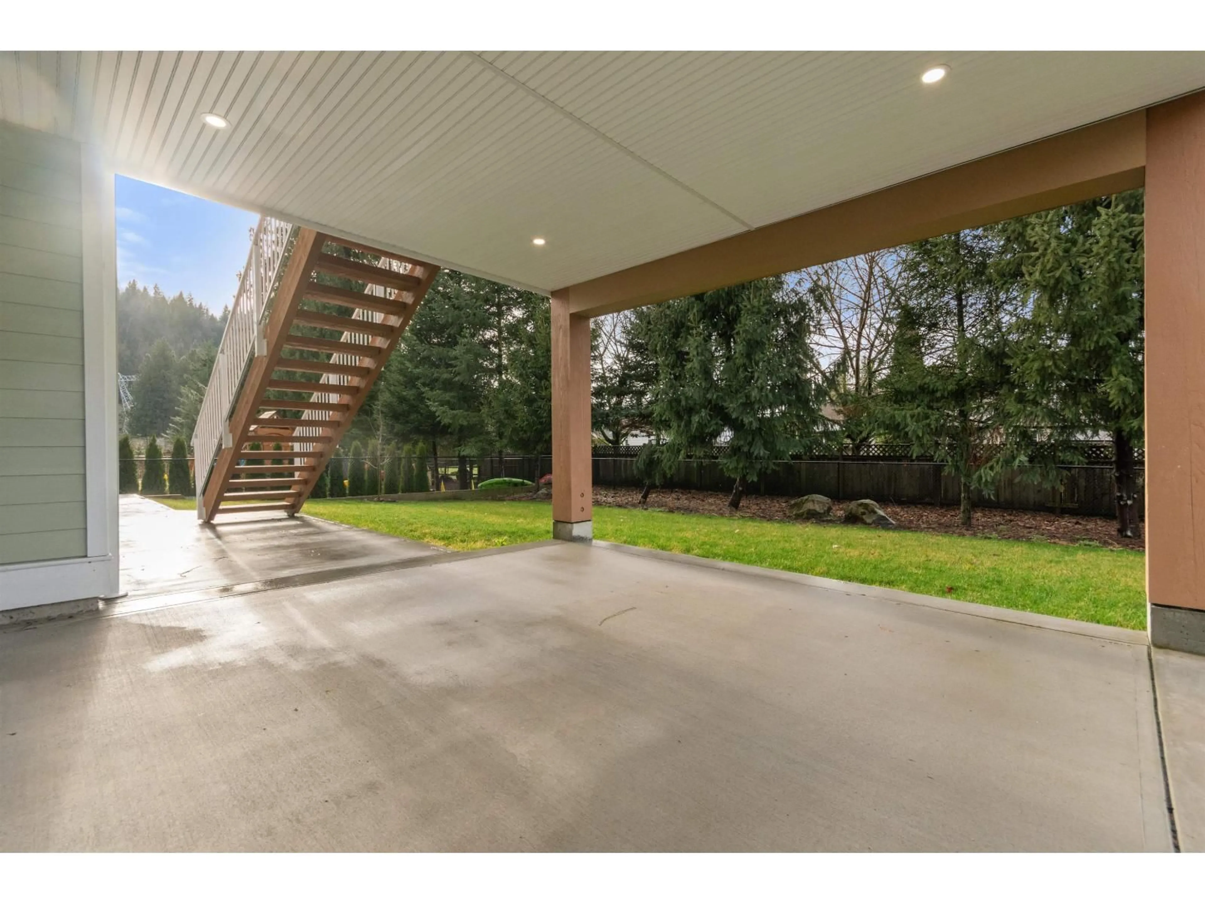 Indoor foyer for 9997 MAGNOLIA PLACE, Chilliwack British Columbia V0X1X1