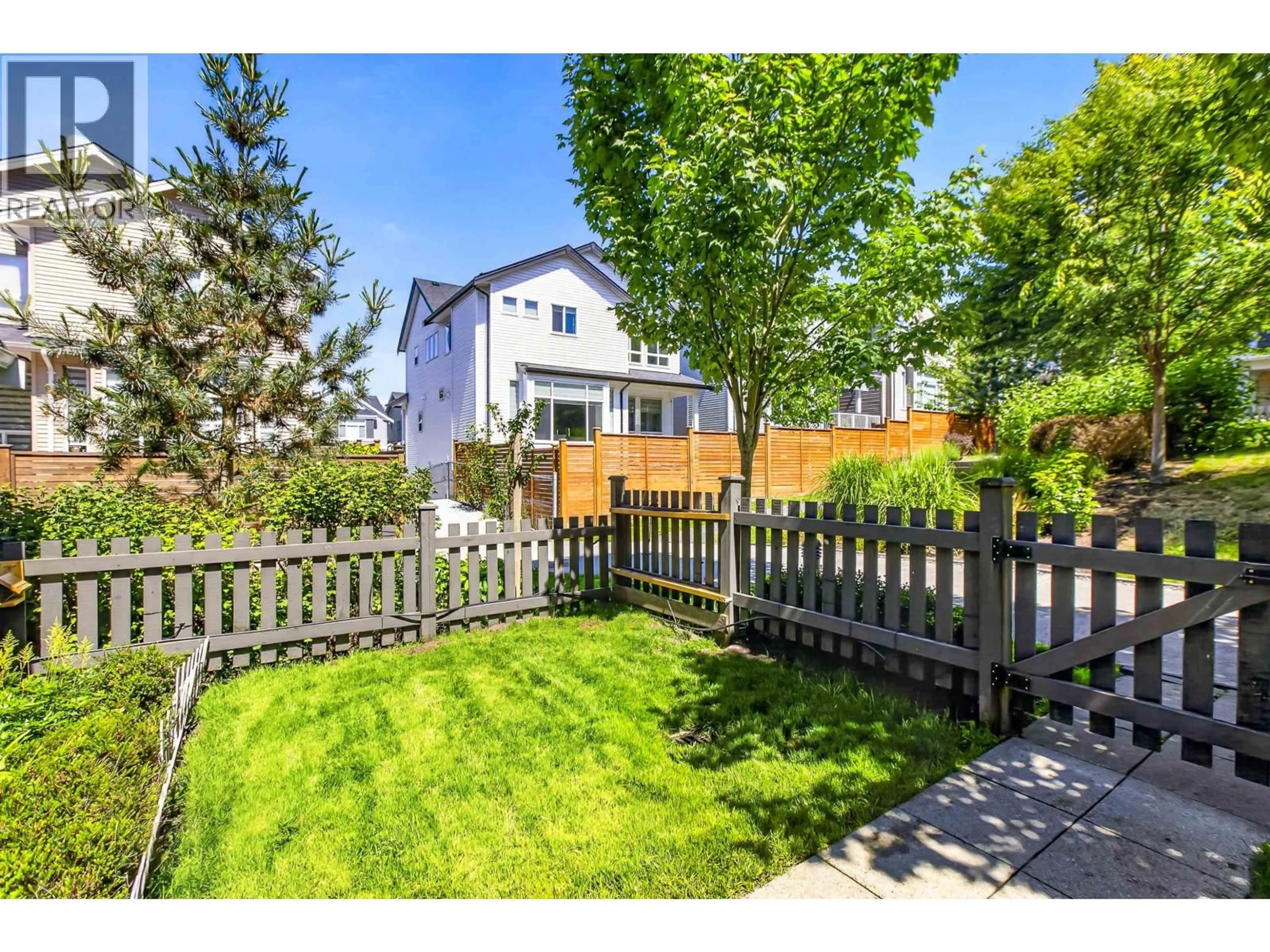 A pic from outside/outdoor area/front of a property/back of a property/a pic from drone, street for 1406 - 11295 PAZARENA PLACE, Maple Ridge British Columbia V2X4K9