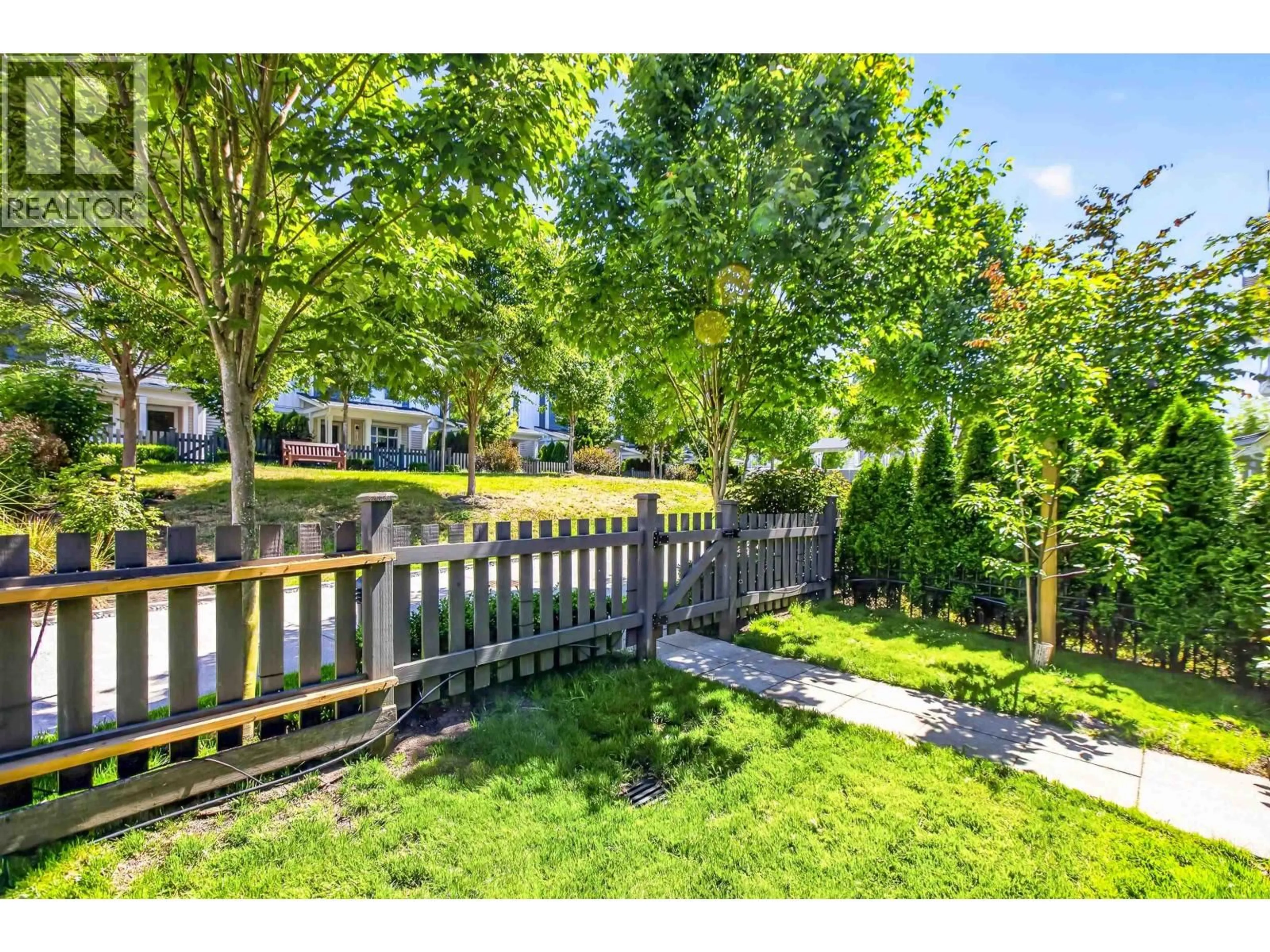 A pic from outside/outdoor area/front of a property/back of a property/a pic from drone, unknown for 1406 - 11295 PAZARENA PLACE, Maple Ridge British Columbia V2X4K9