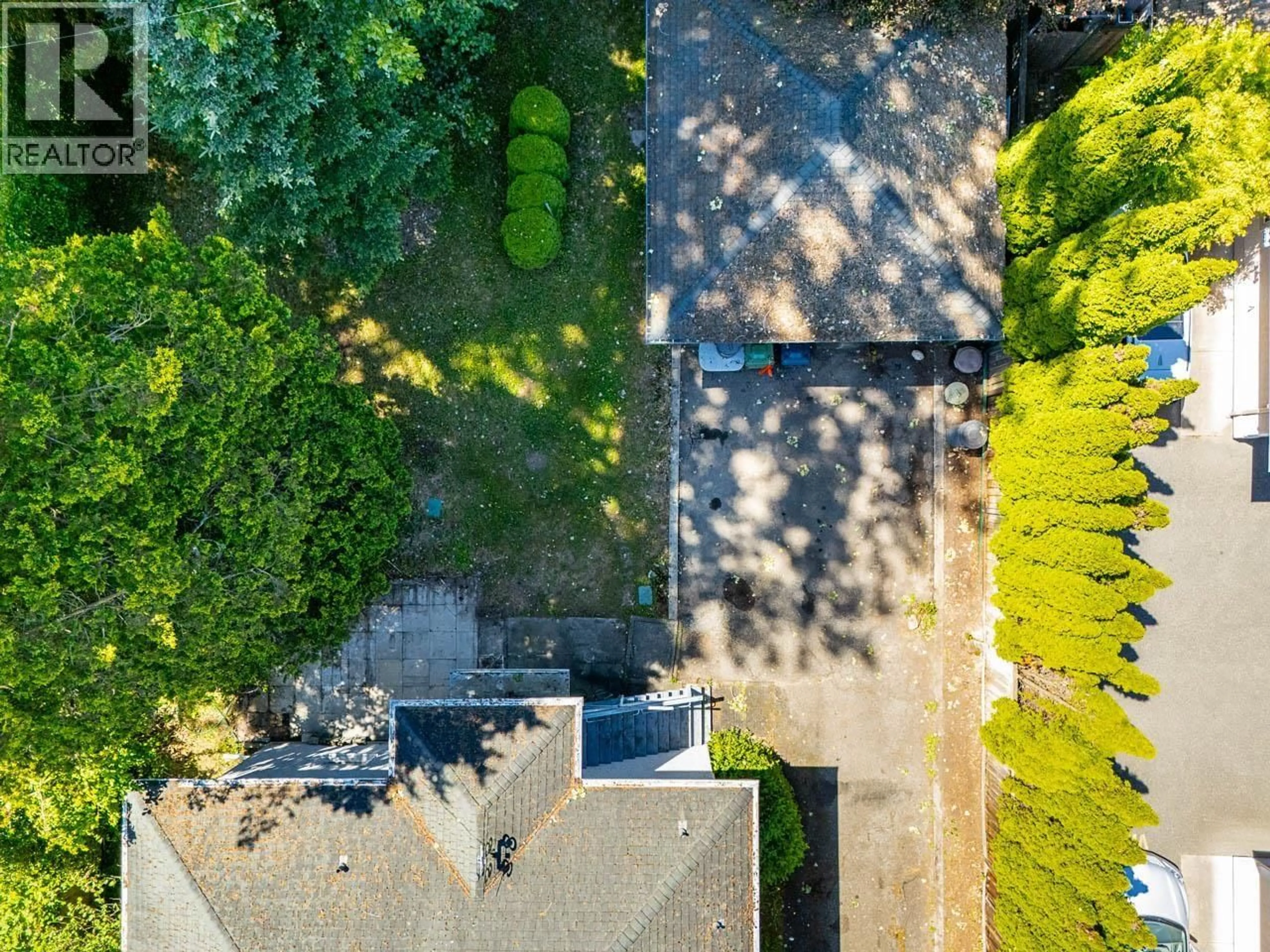 A pic from outside/outdoor area/front of a property/back of a property/a pic from drone, street for 8171 GARDEN CITY ROAD, Richmond British Columbia V6Y2P1