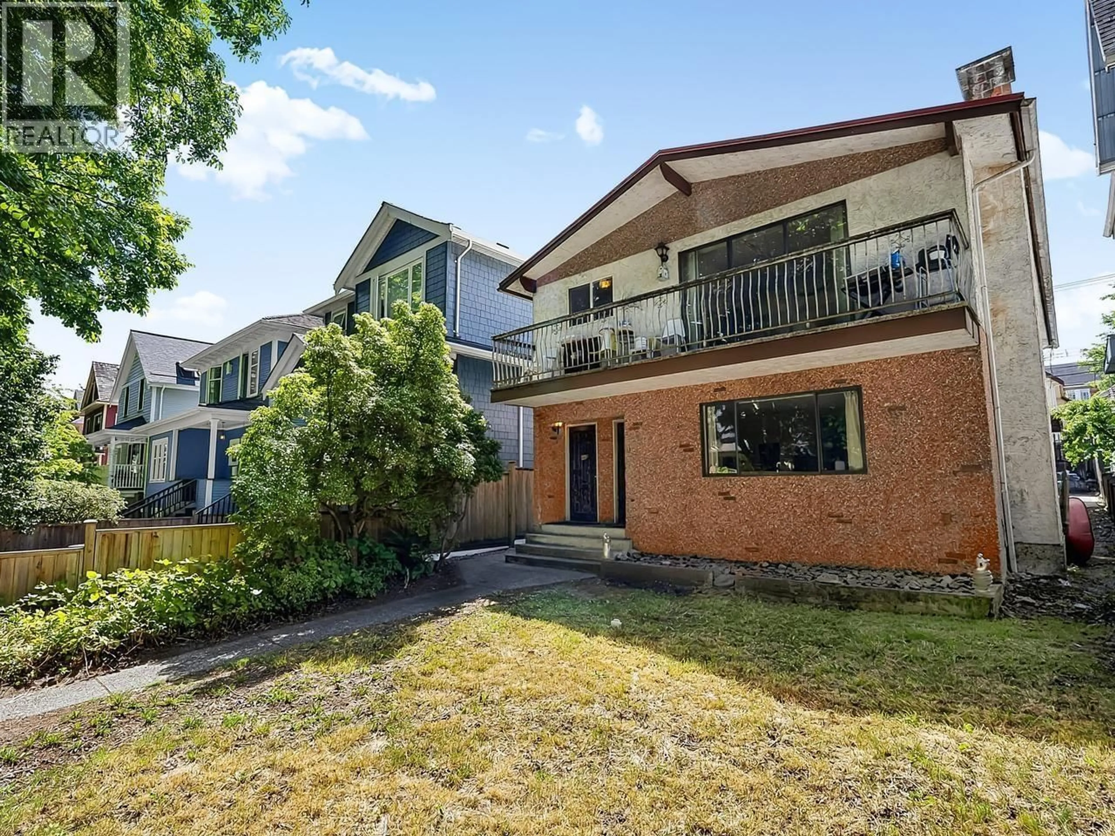 A pic from outside/outdoor area/front of a property/back of a property/a pic from drone, street for 442 10TH AVENUE, Vancouver British Columbia V5T2A1