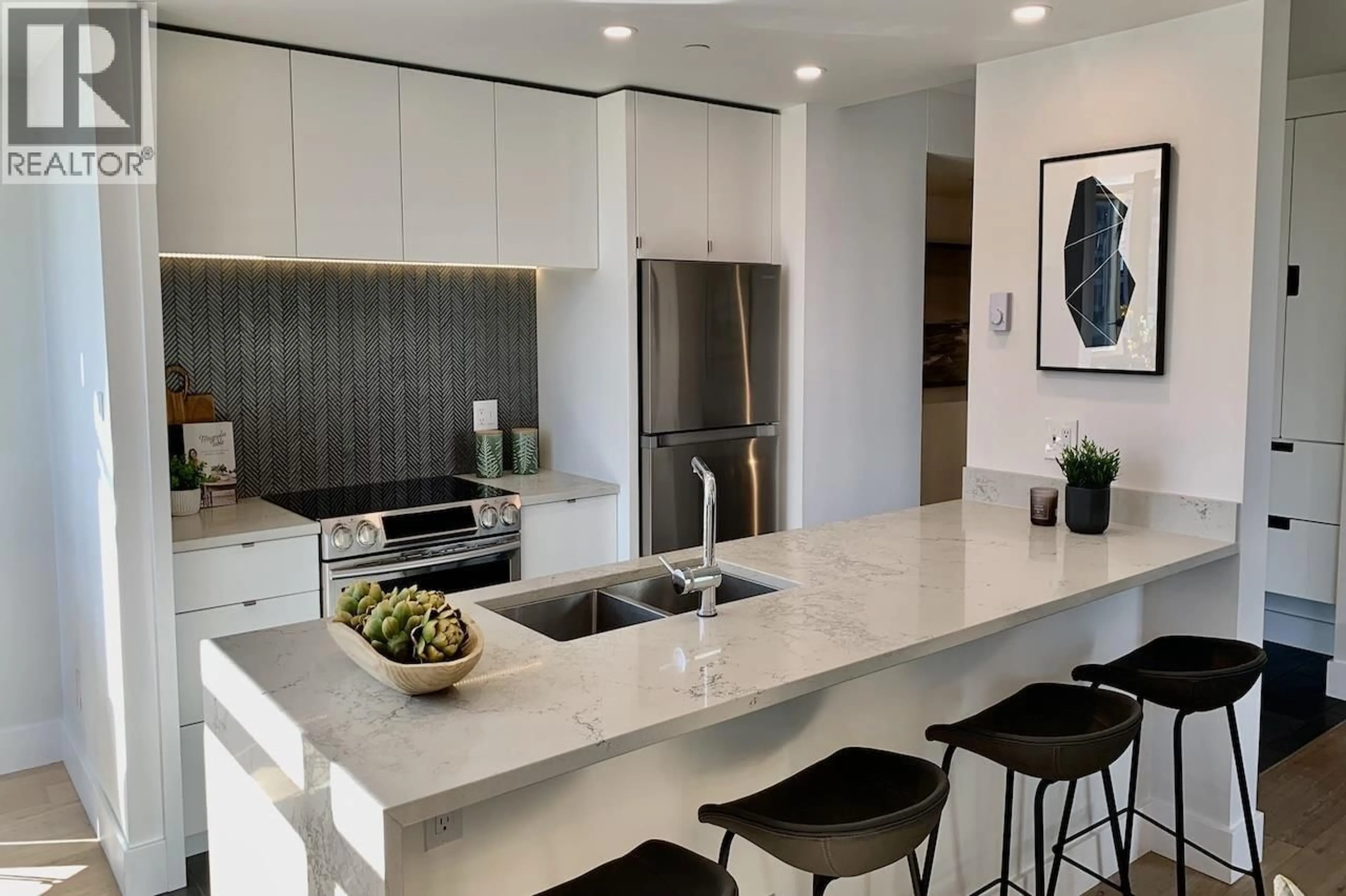 Contemporary kitchen, ceramic/tile floor for 1003 - 867 HAMILTON STREET, Vancouver British Columbia V6B6B7
