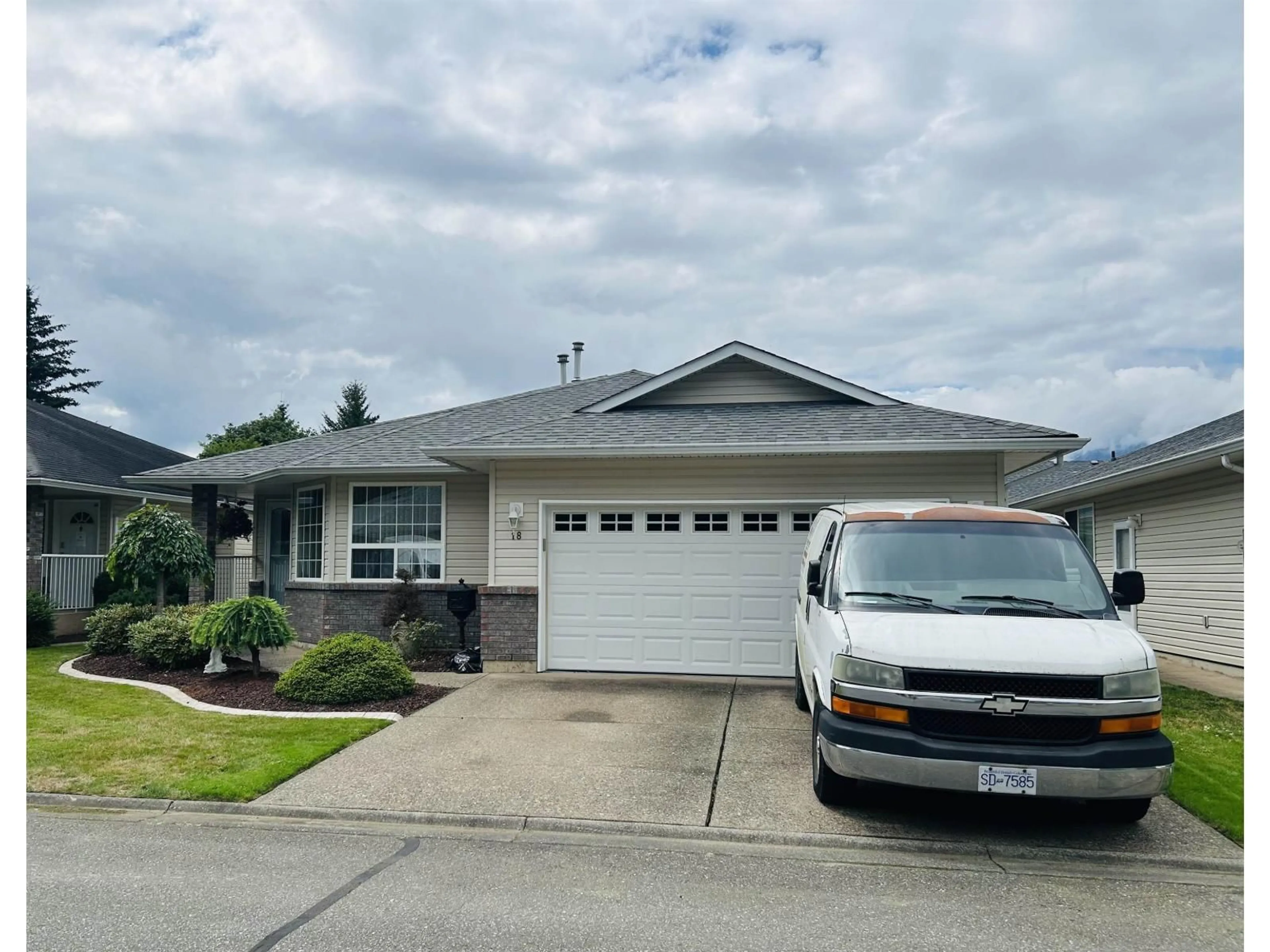 Home with vinyl exterior material, street for 18 - 7292 ELM ROAD, Agassiz British Columbia V0M1A0