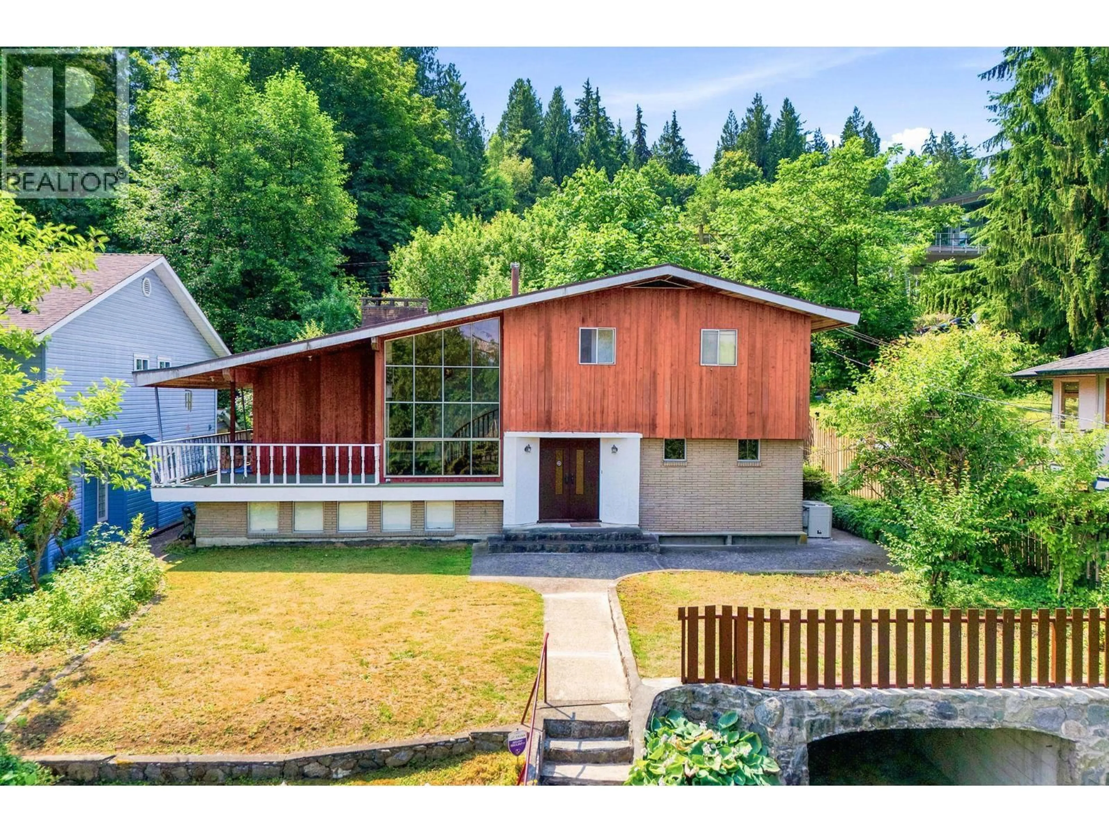 A pic from outside/outdoor area/front of a property/back of a property/a pic from drone, unknown for 2337 ST GEORGE STREET, Port Moody British Columbia V3H2G3