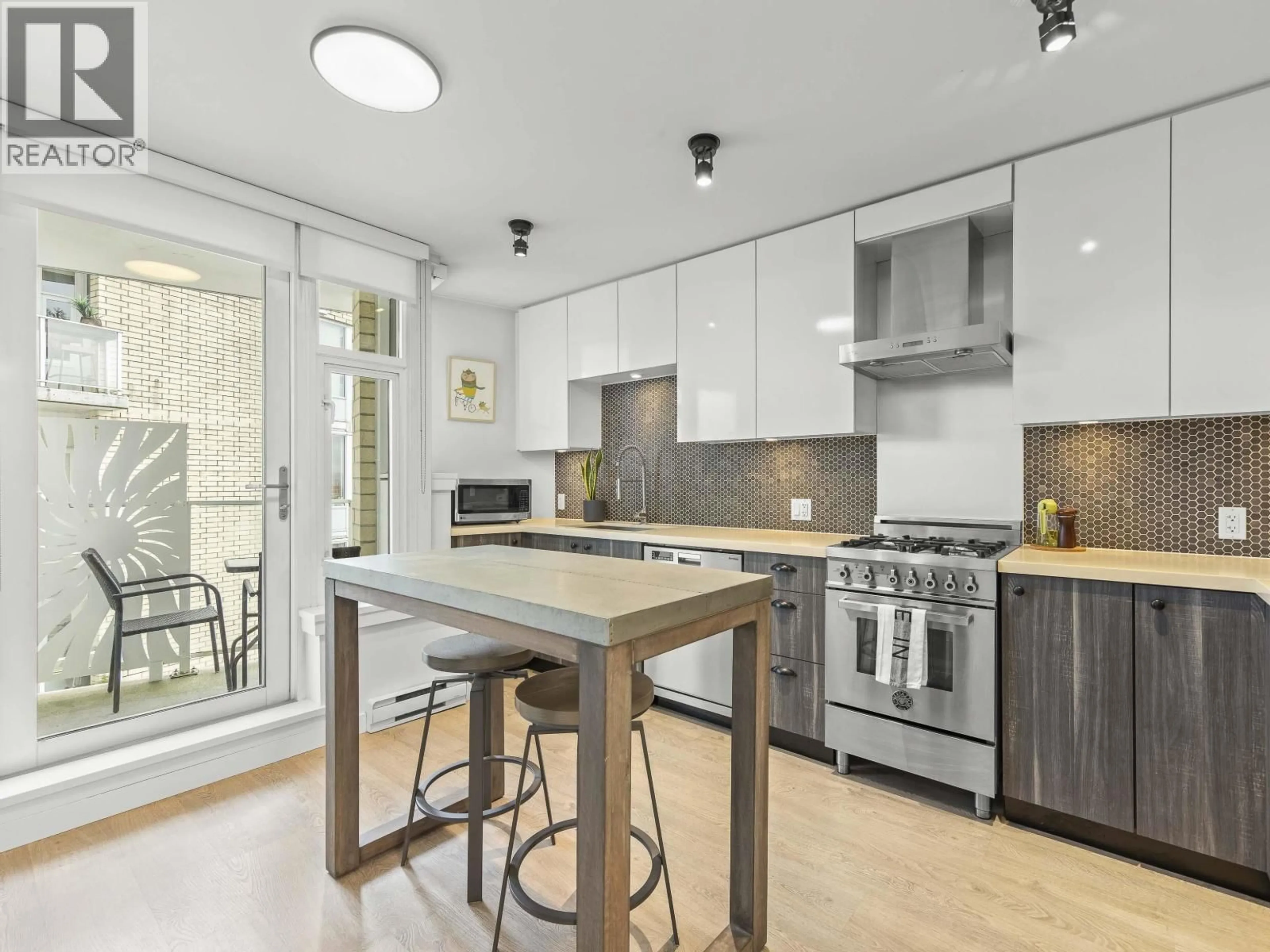 Open concept kitchen, unknown for 502 - 311 6TH AVENUE, Vancouver British Columbia V5T1J9