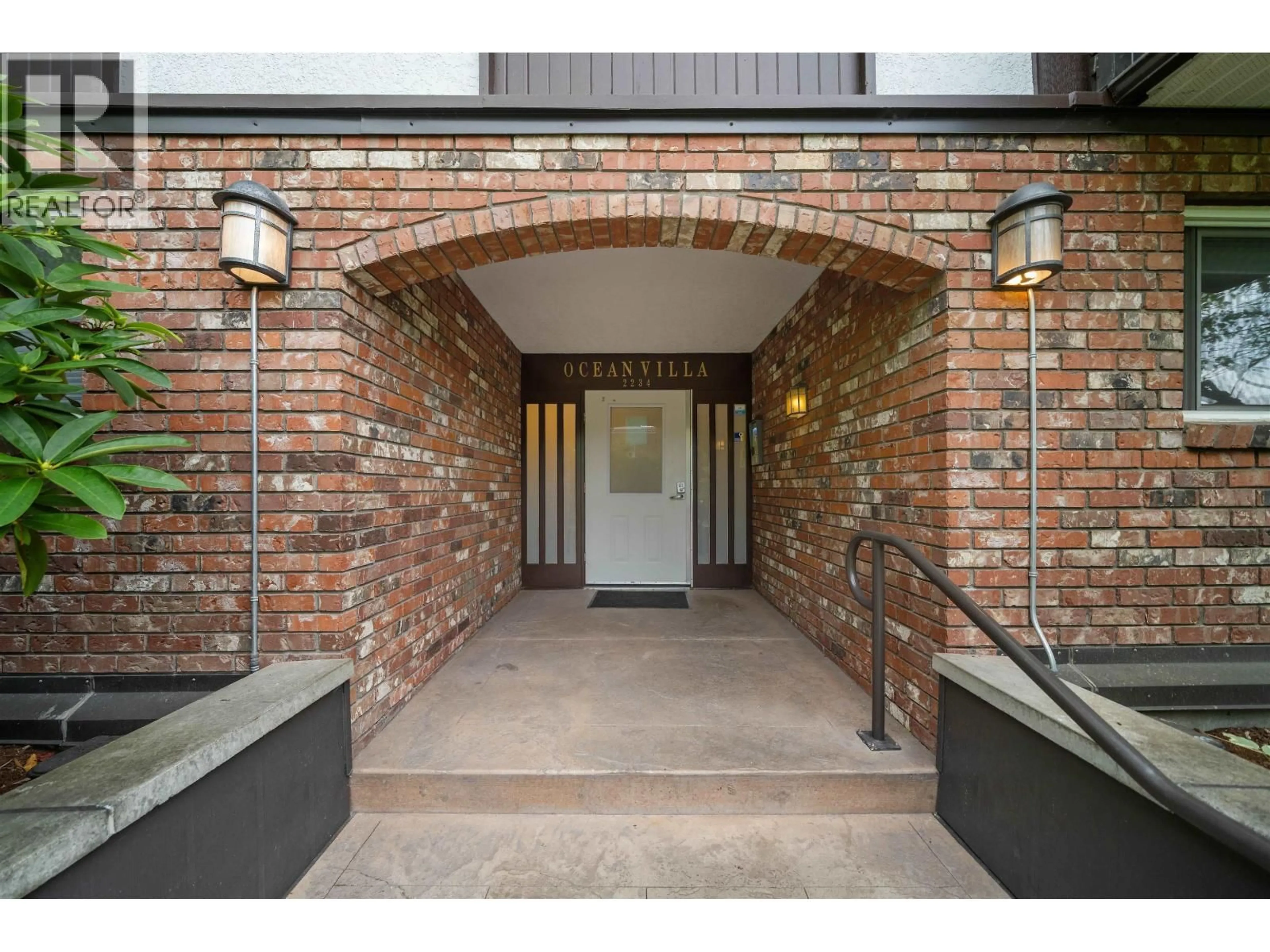 Unknown for 210 - 2234 1ST AVENUE, Vancouver British Columbia V6K1G1