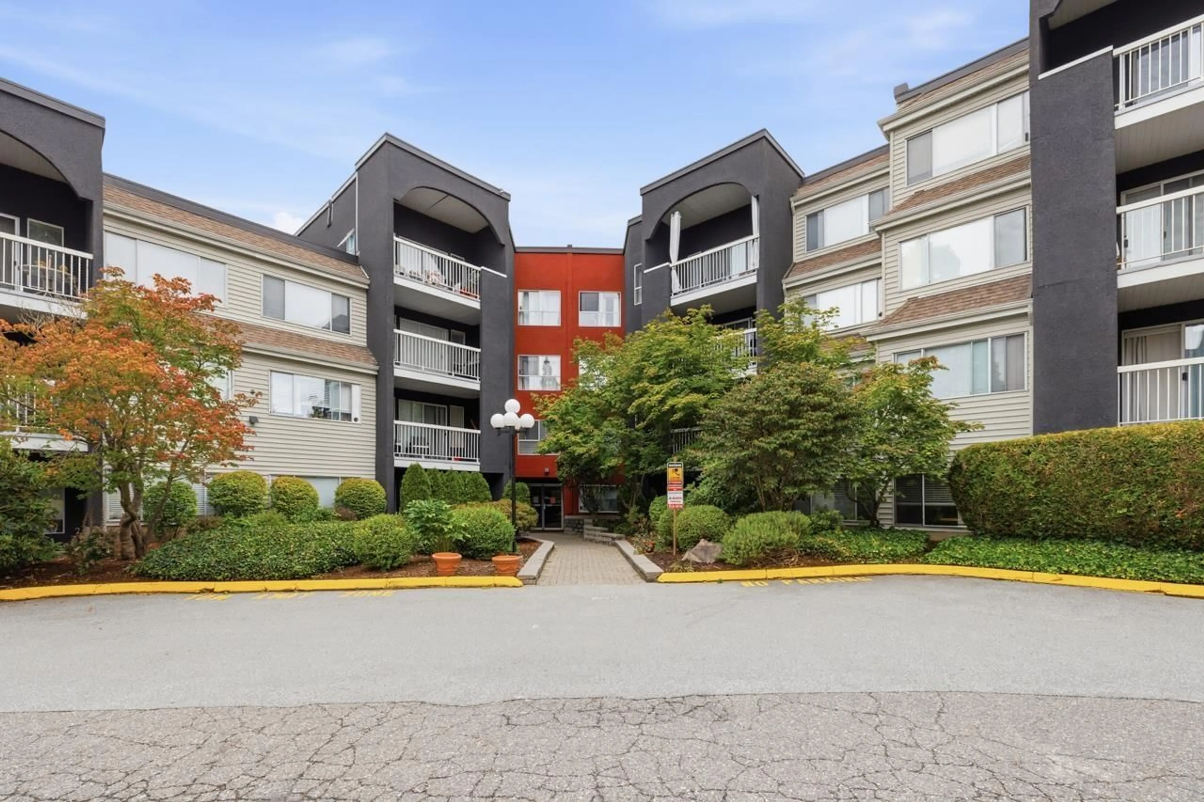 Patio, unknown for 210 - 5700 200TH STREET, Langley British Columbia V3A7S6