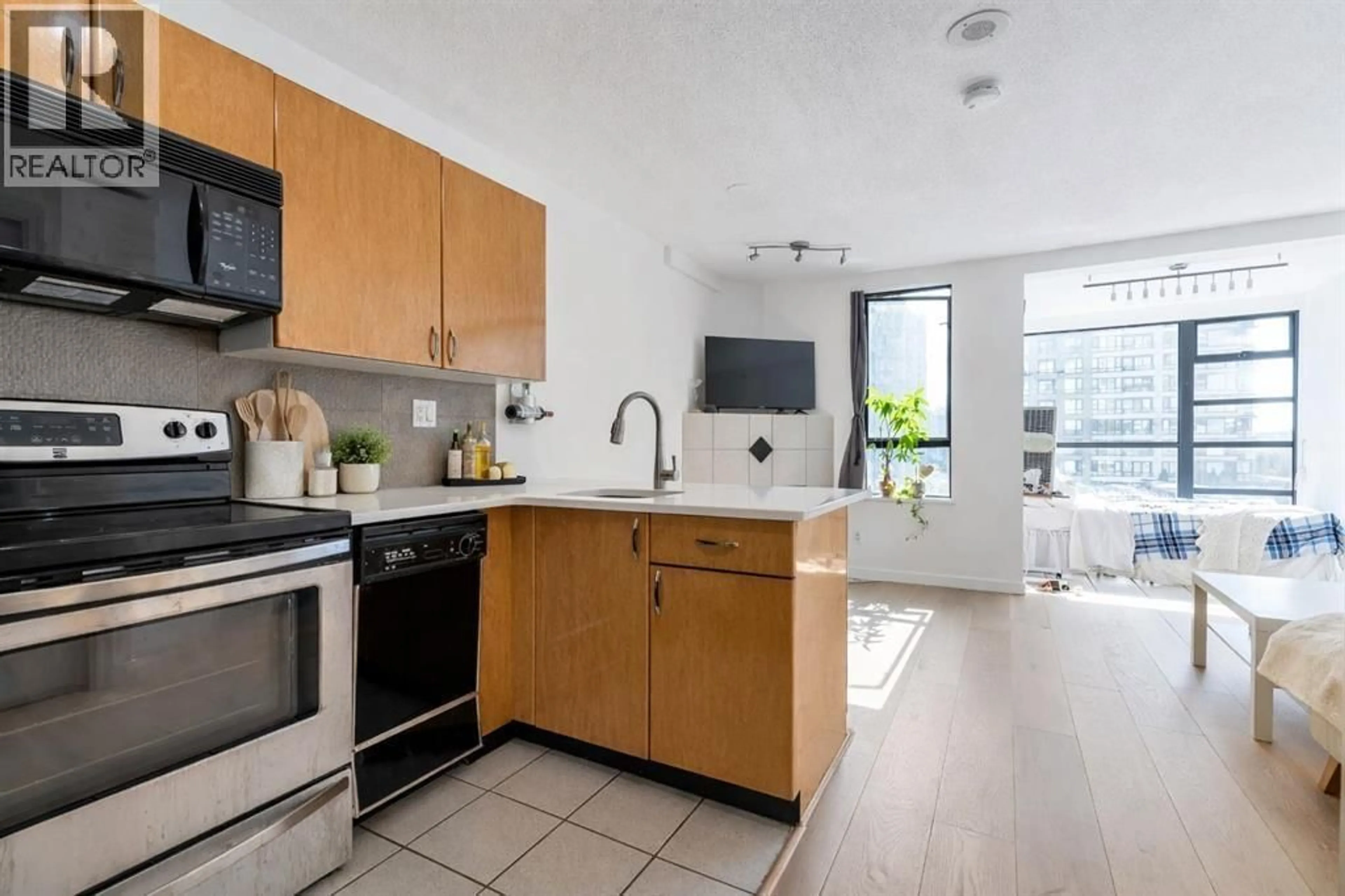 Open concept kitchen, unknown for 805 - 939 HOMER STREET, Vancouver British Columbia V6B2W6
