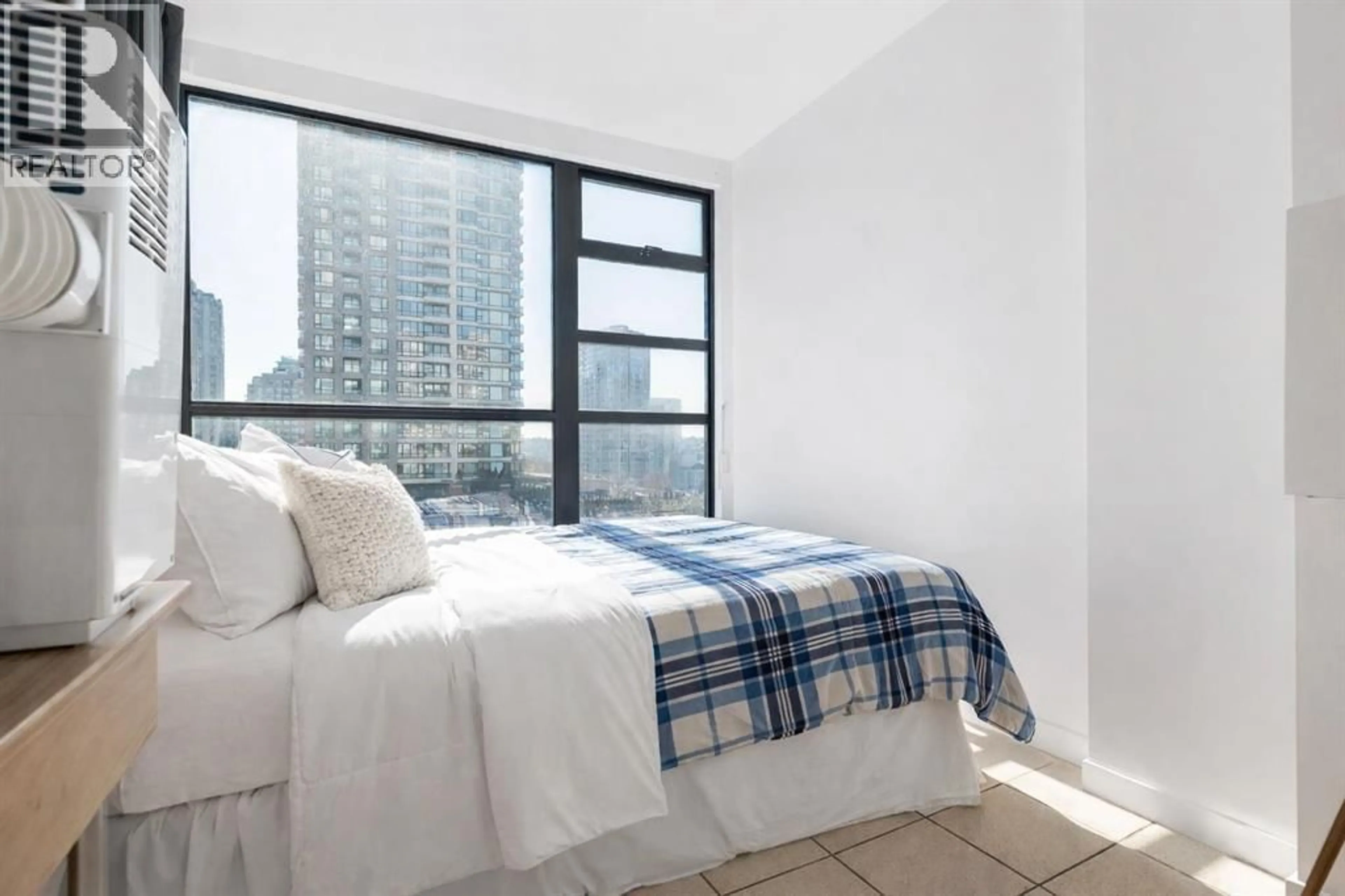 Bedroom with bed, unknown for 805 - 939 HOMER STREET, Vancouver British Columbia V6B2W6