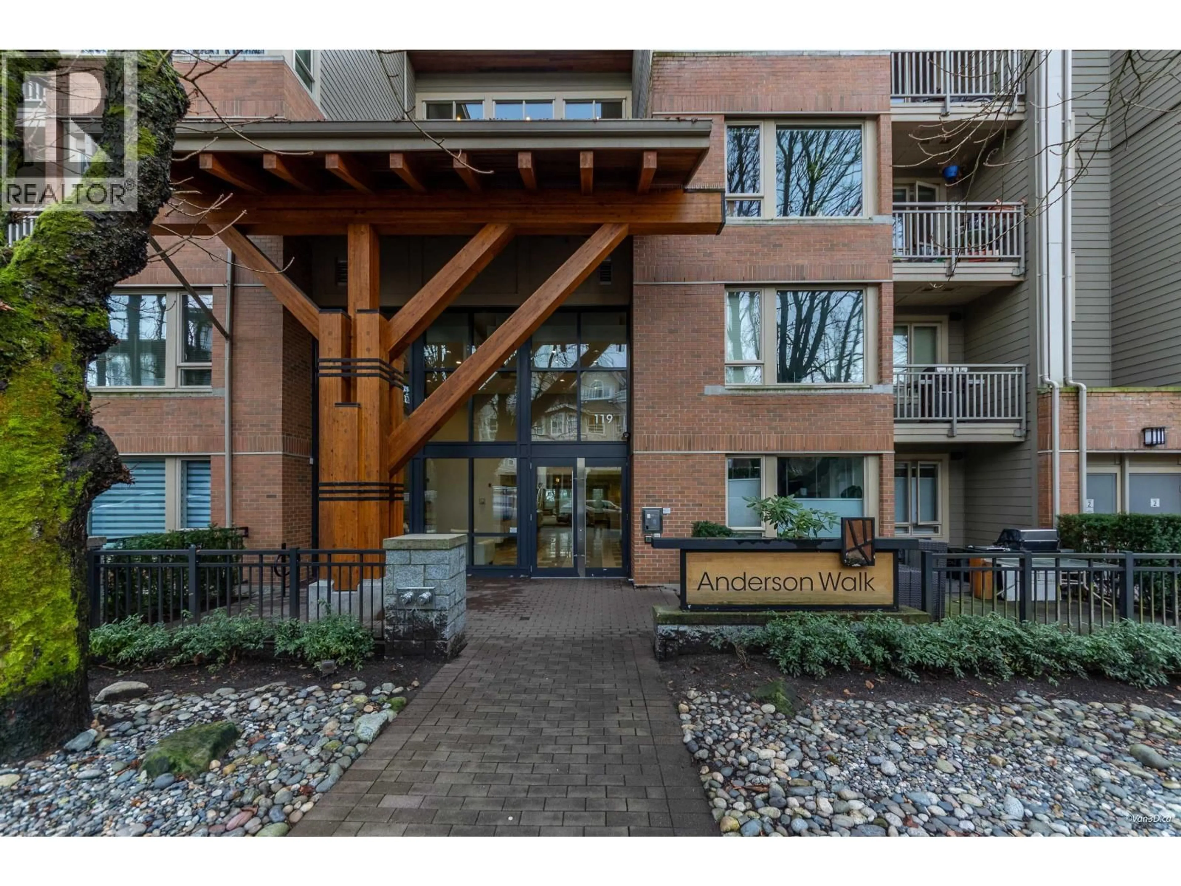 Indoor entryway for 319 - 119 22ND STREET, North Vancouver British Columbia V7M0B4