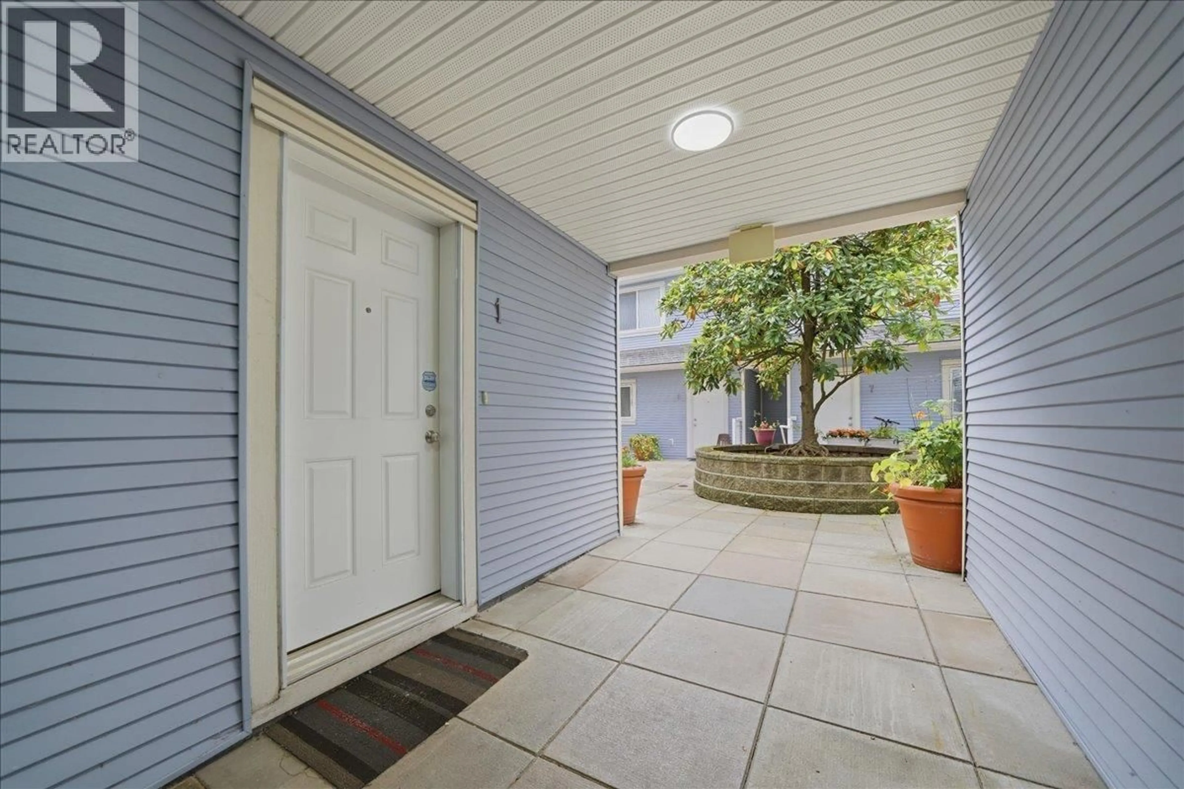 Patio, street for 1 - 7128 17TH AVENUE, Burnaby British Columbia V3N1K7