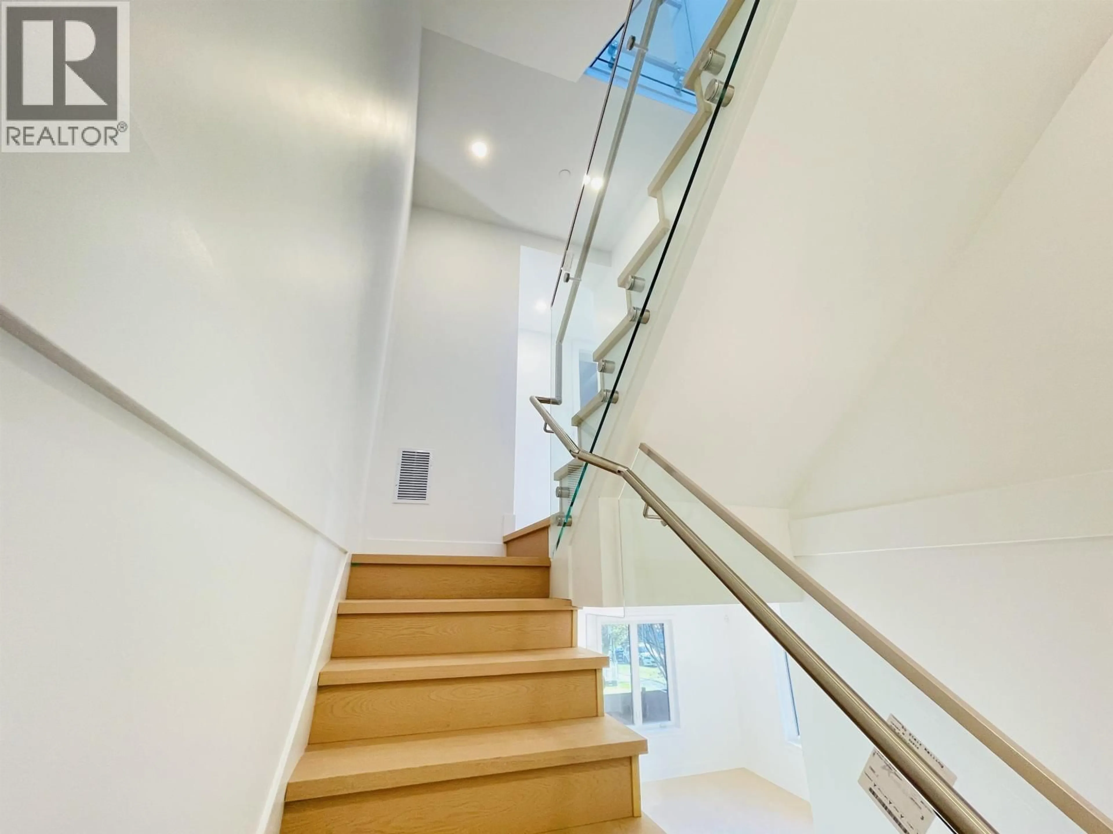 Stairs for 1 - 2452 HARRISON DRIVE, Vancouver British Columbia V5P2P8