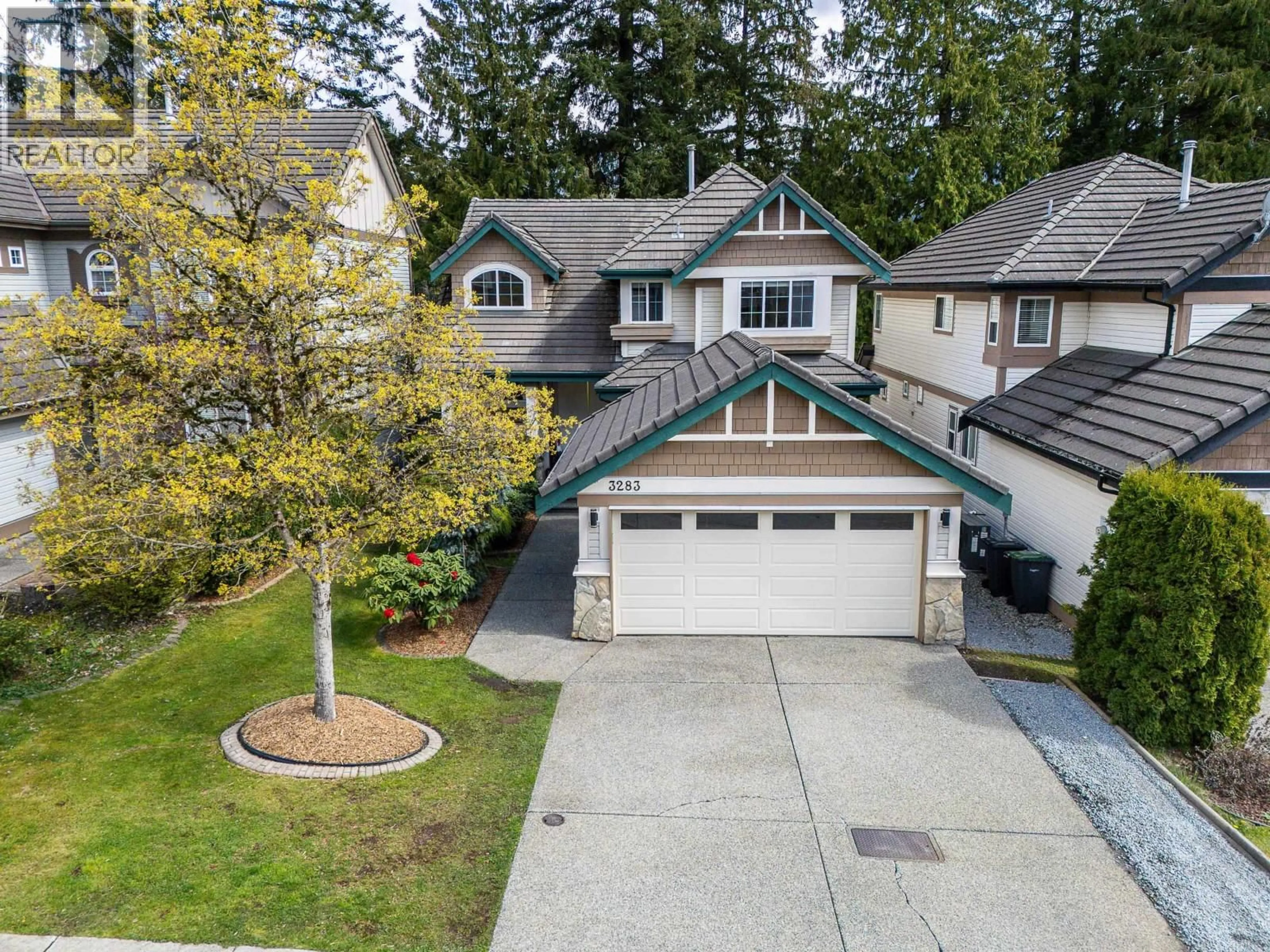 A pic from outside/outdoor area/front of a property/back of a property/a pic from drone, street for 3283 CHARTWELL, Coquitlam British Columbia V3E3M9