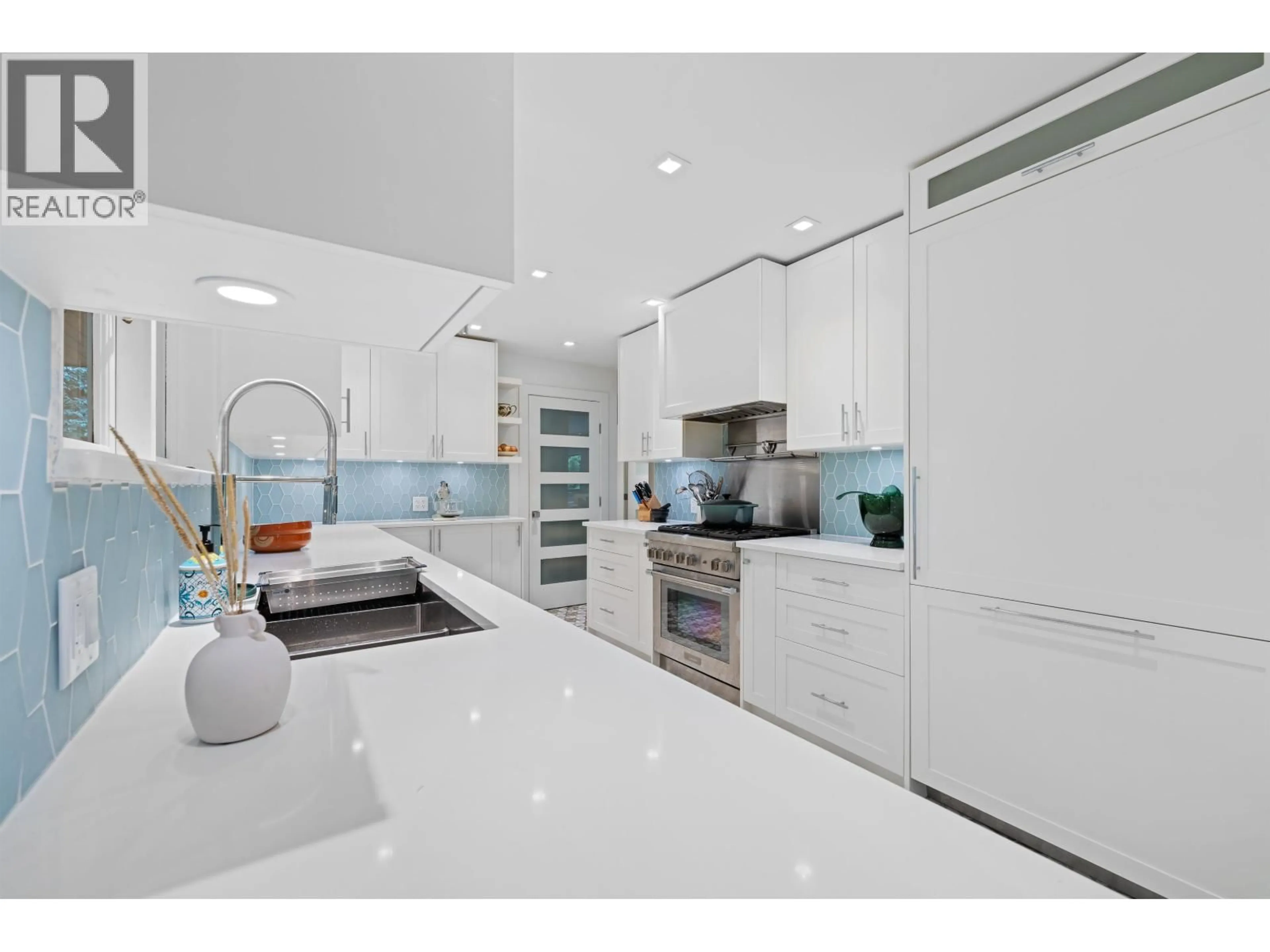 Contemporary kitchen, ceramic/tile floor for 4411 STONE CRESCENT, West Vancouver British Columbia V7W1B8