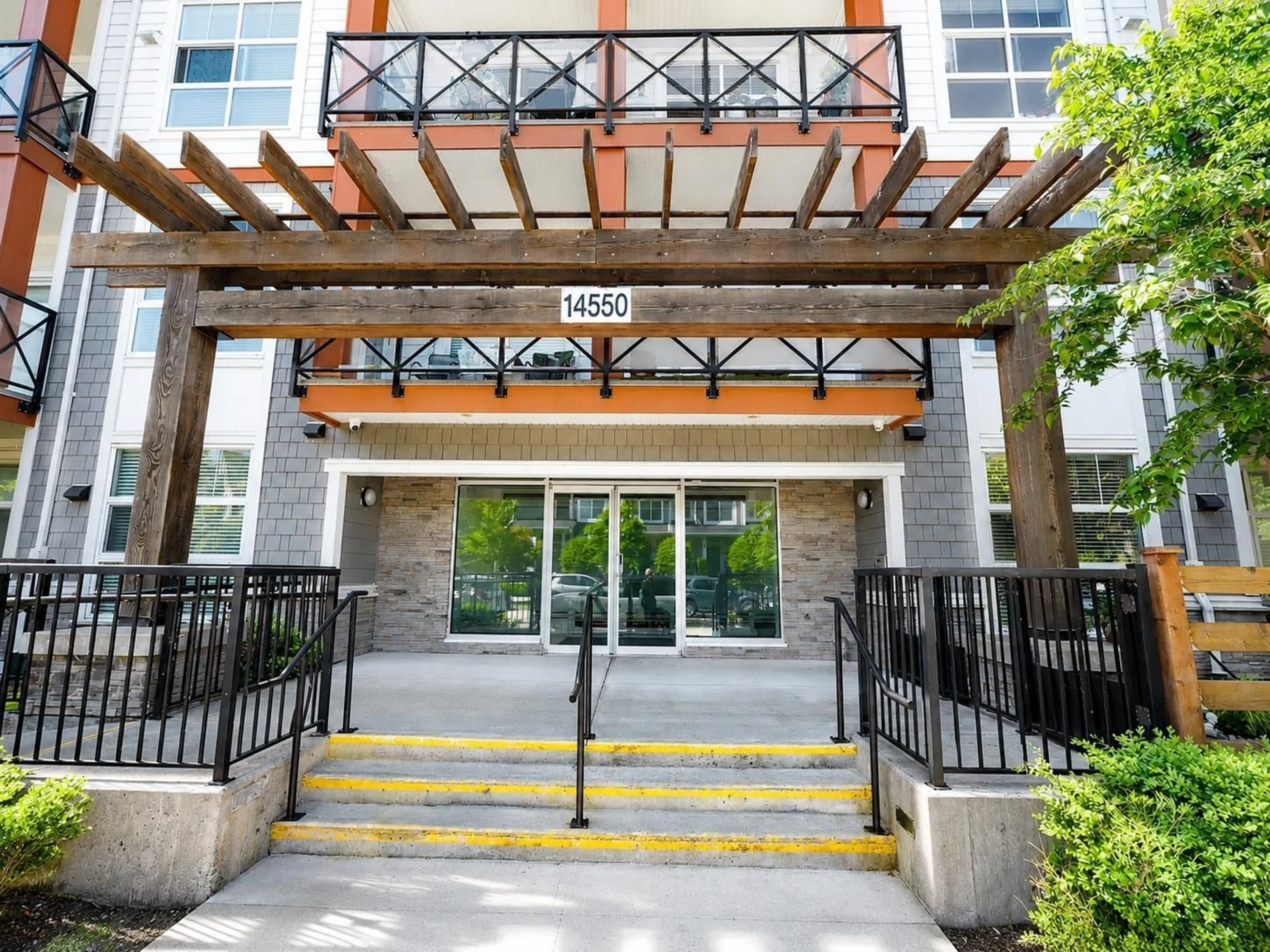 Indoor foyer for 103 - 14550 WINTER CRESCENT, Surrey British Columbia V4P0G4