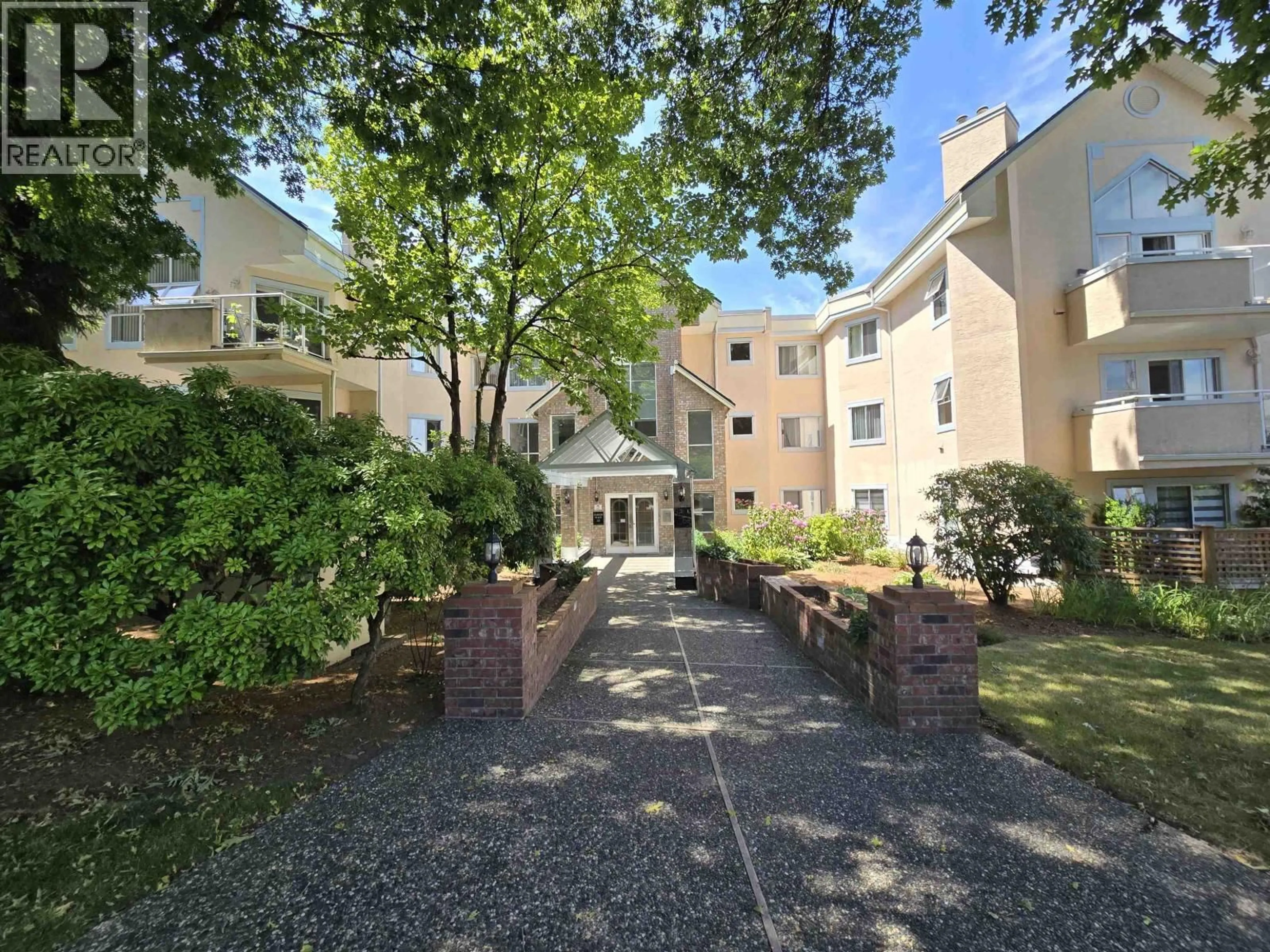 Patio, unknown for 101 - 5565 BARKER AVENUE, Burnaby British Columbia V5H2N8