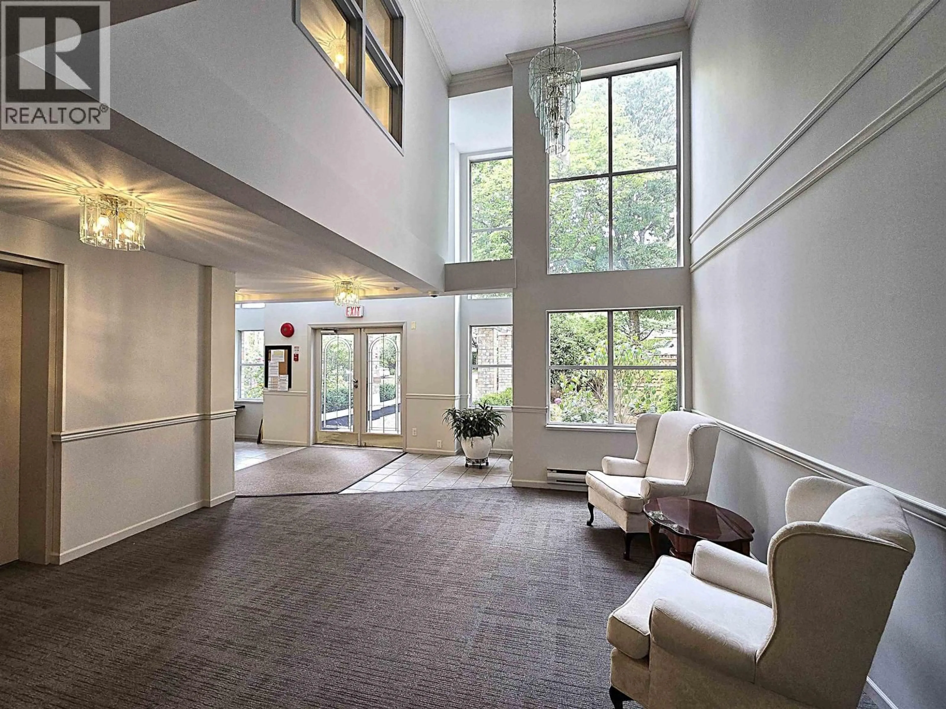 Indoor foyer for 101 - 5565 BARKER AVENUE, Burnaby British Columbia V5H2N8