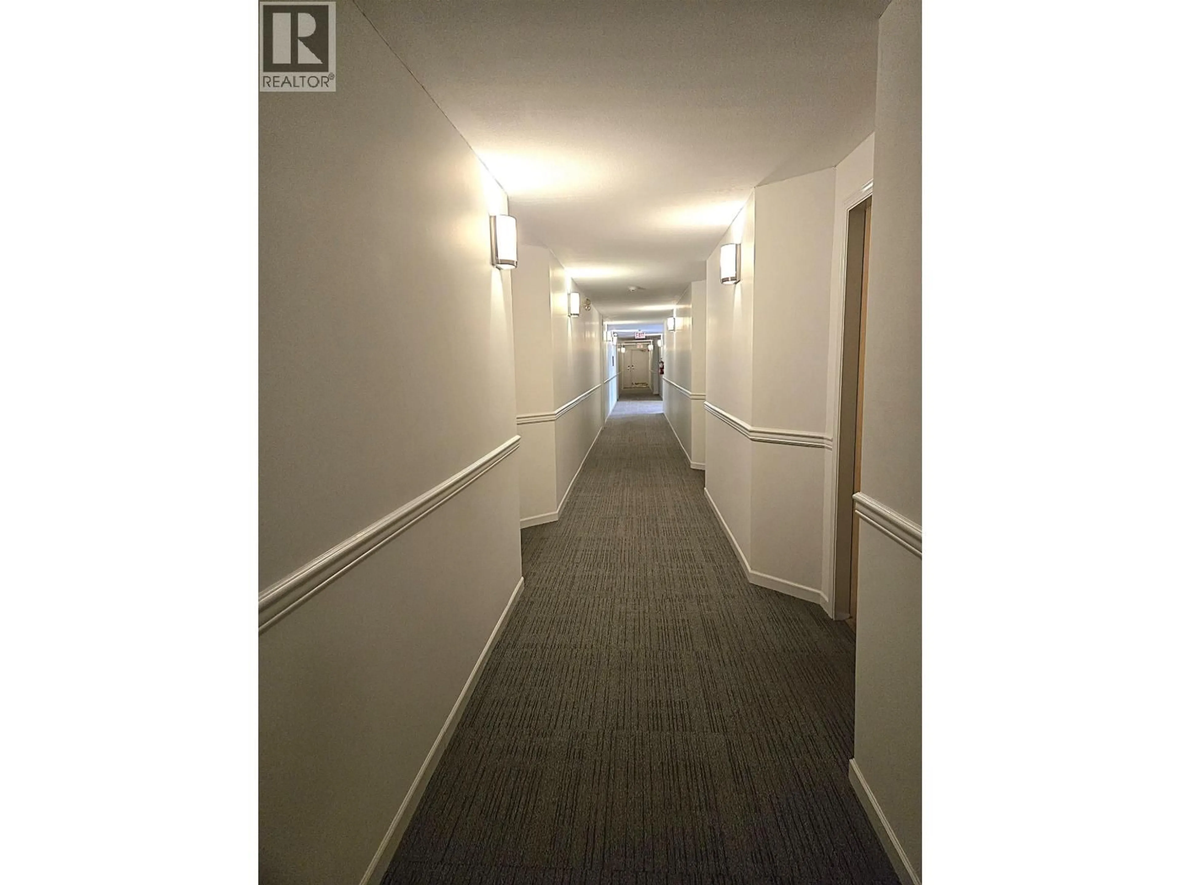 Indoor foyer for 101 - 5565 BARKER AVENUE, Burnaby British Columbia V5H2N8