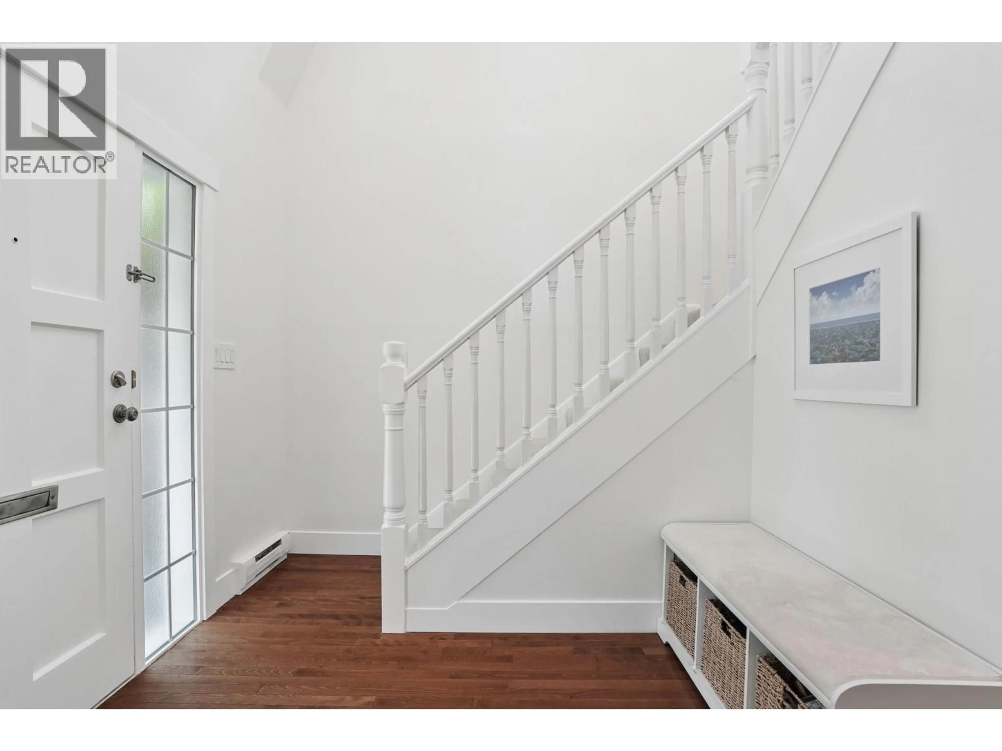 Indoor entryway for 3349 W 14TH AVENUE, Vancouver British Columbia V6R2V9