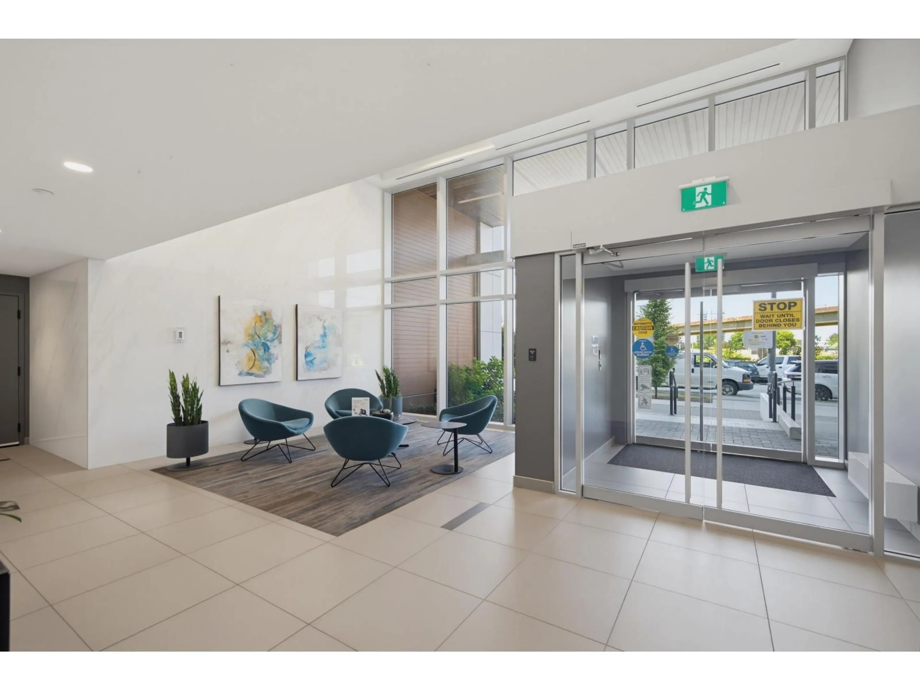 Indoor foyer for 1012 - 13428 105 AVENUE, Surrey British Columbia V3T0S6