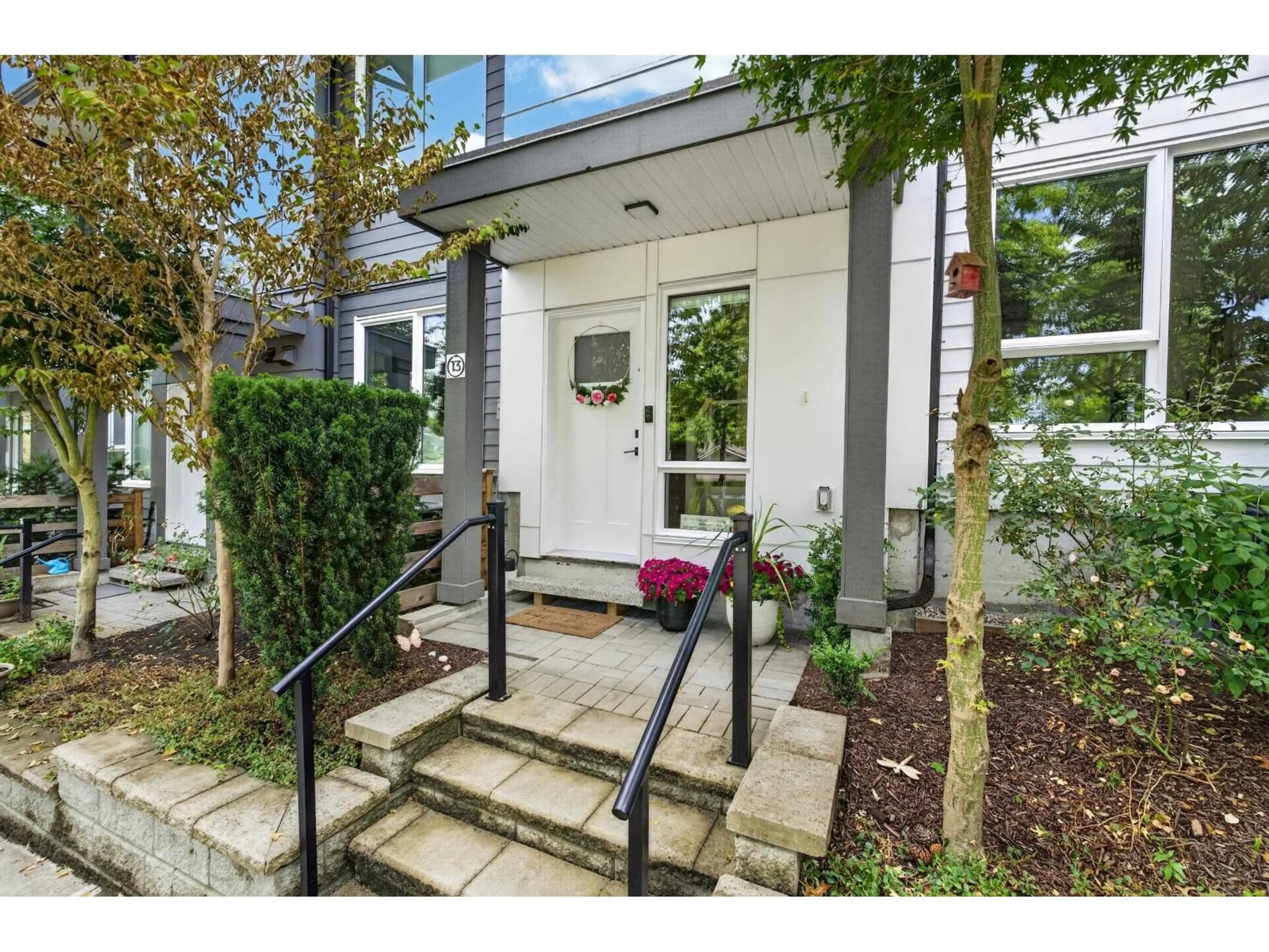 Indoor entryway for 13 - 15030 28 AVENUE, Surrey British Columbia V4P0H3