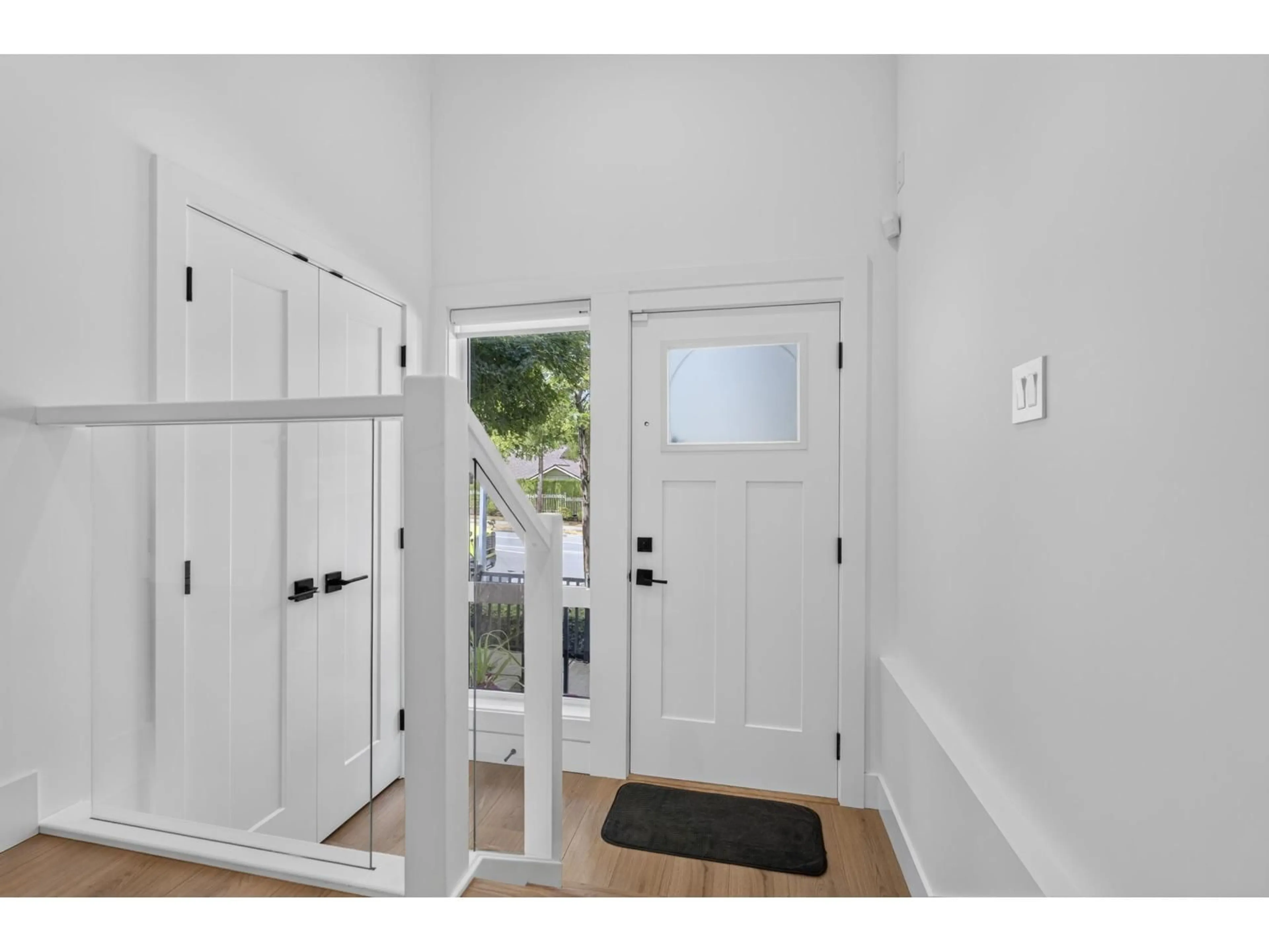 Indoor entryway for 13 - 15030 28 AVENUE, Surrey British Columbia V4P0H3