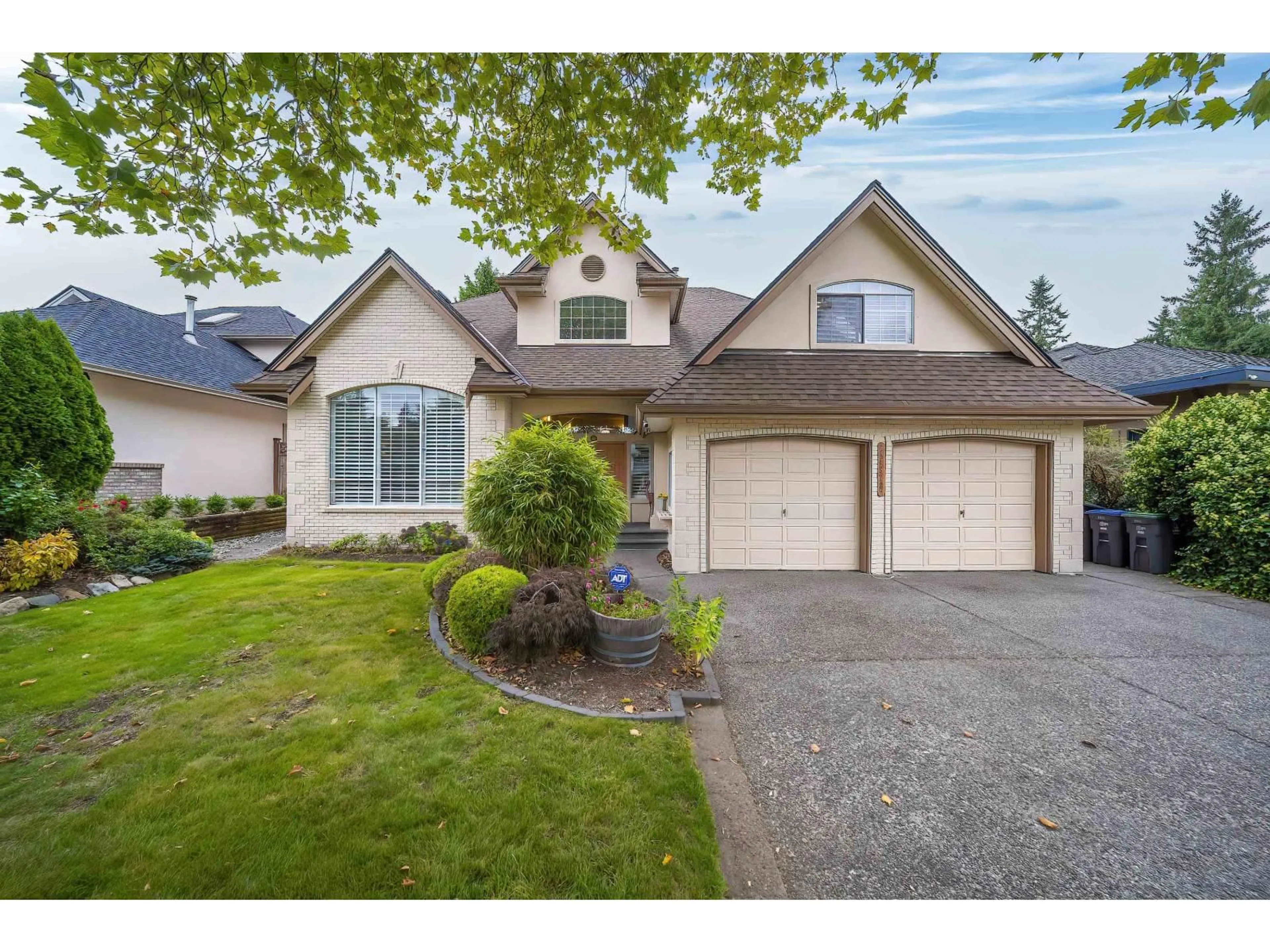 Home with vinyl exterior material, street for 14872 25A AVENUE, Surrey British Columbia V4P1N8