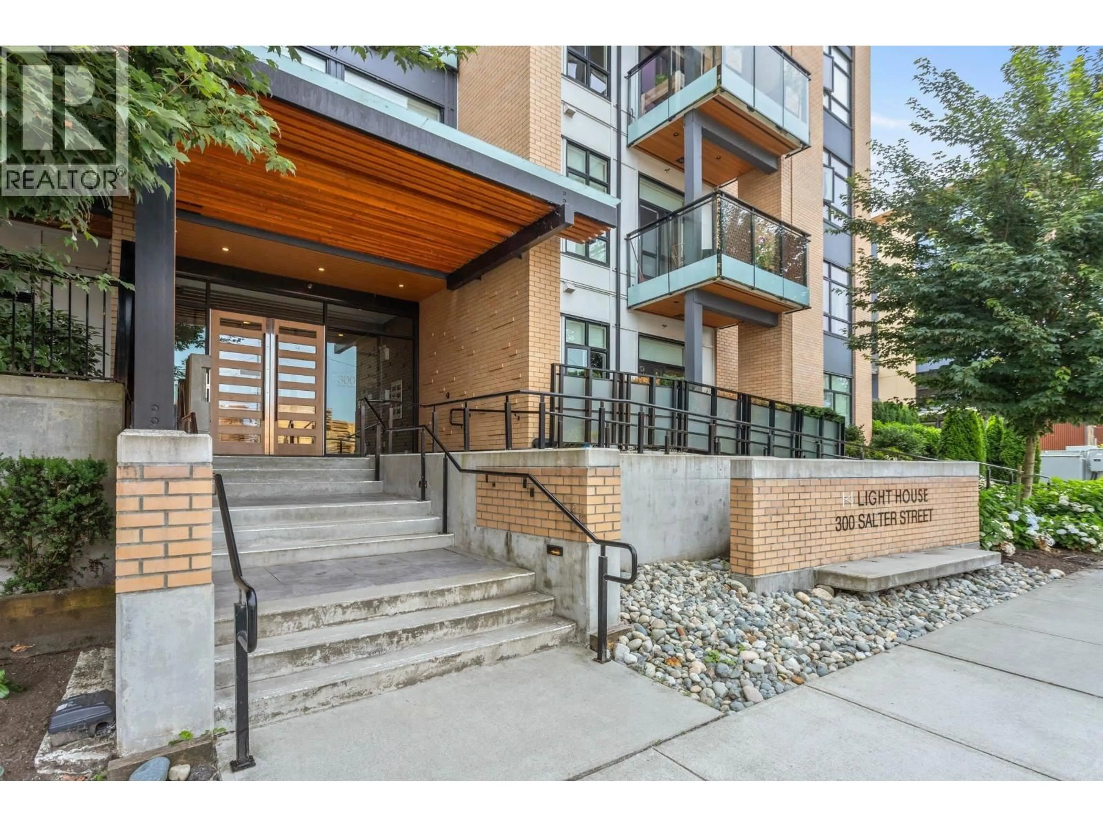 Indoor foyer for 322 - 300 SALTER STREET, New Westminster British Columbia V3M0L9